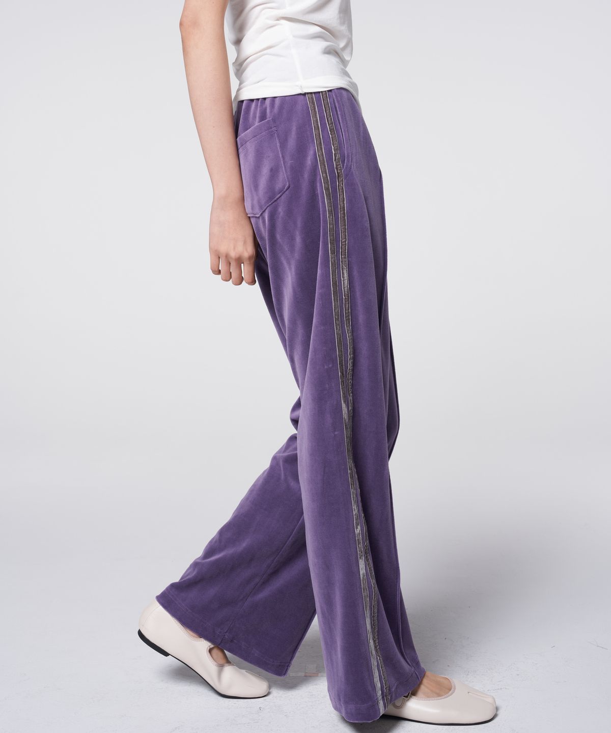 320쇼룸(320SHOWROOM) Double Side Stripe Velvet Track Pants Purple