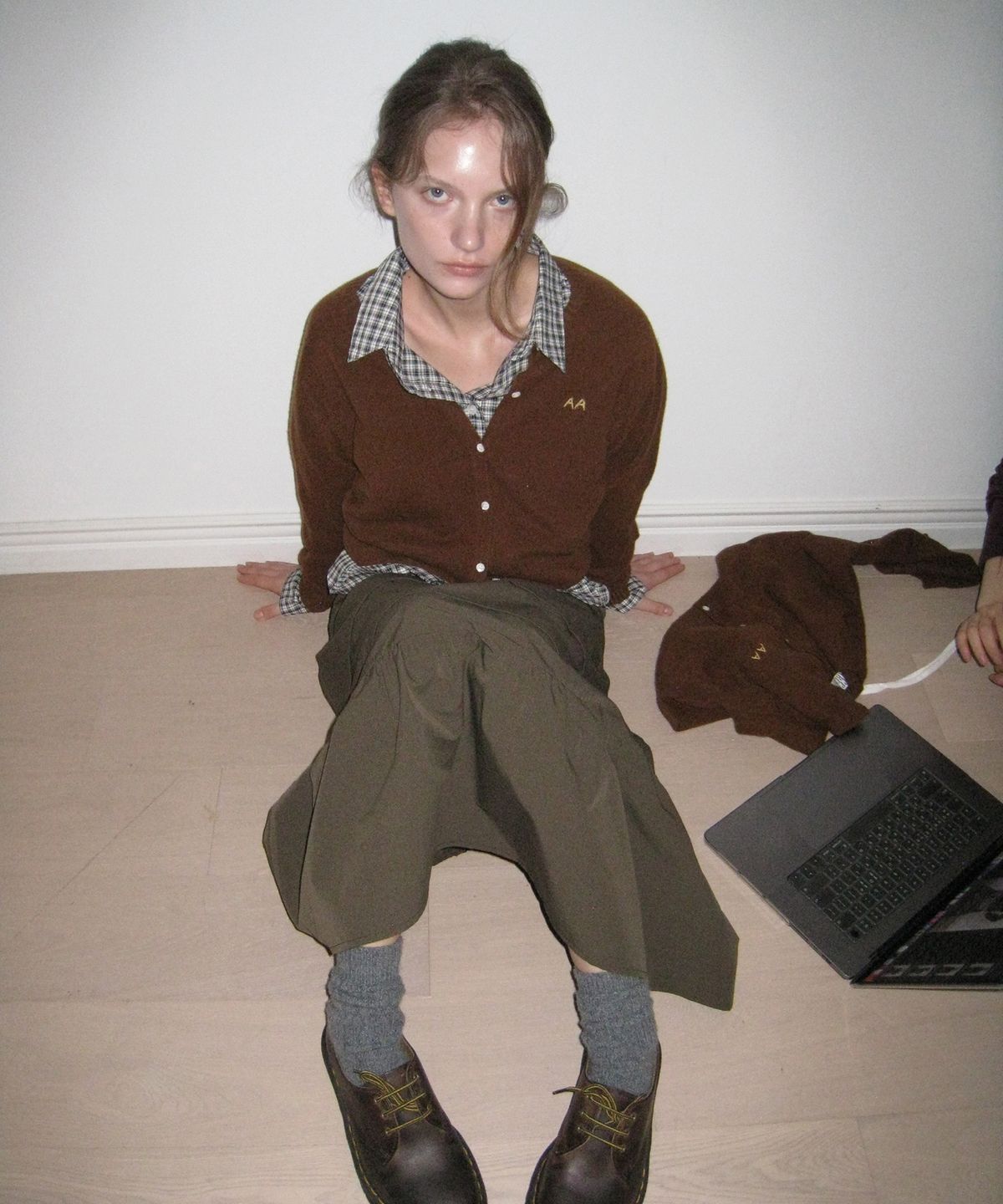 어패럴아카이브(APPAREL ARCHIVE) Crayon wool round cardigan - Brown