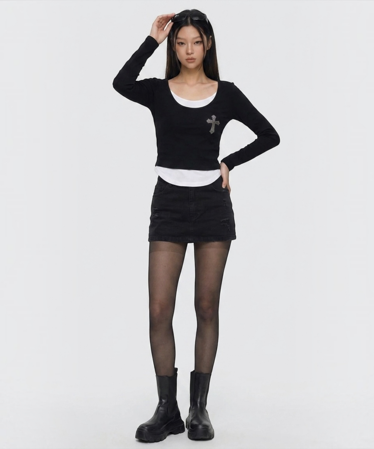 본슬리피(BORN SLIPPY) Crystal Cross Layered Long Sleeve Tee (Black)