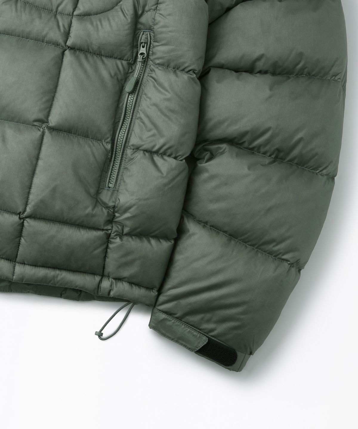 아웃스탠딩(OUTSTANDING) MUSCOVY DOWN MOUNTAIN BLOCK PARKA_ASH GREEN