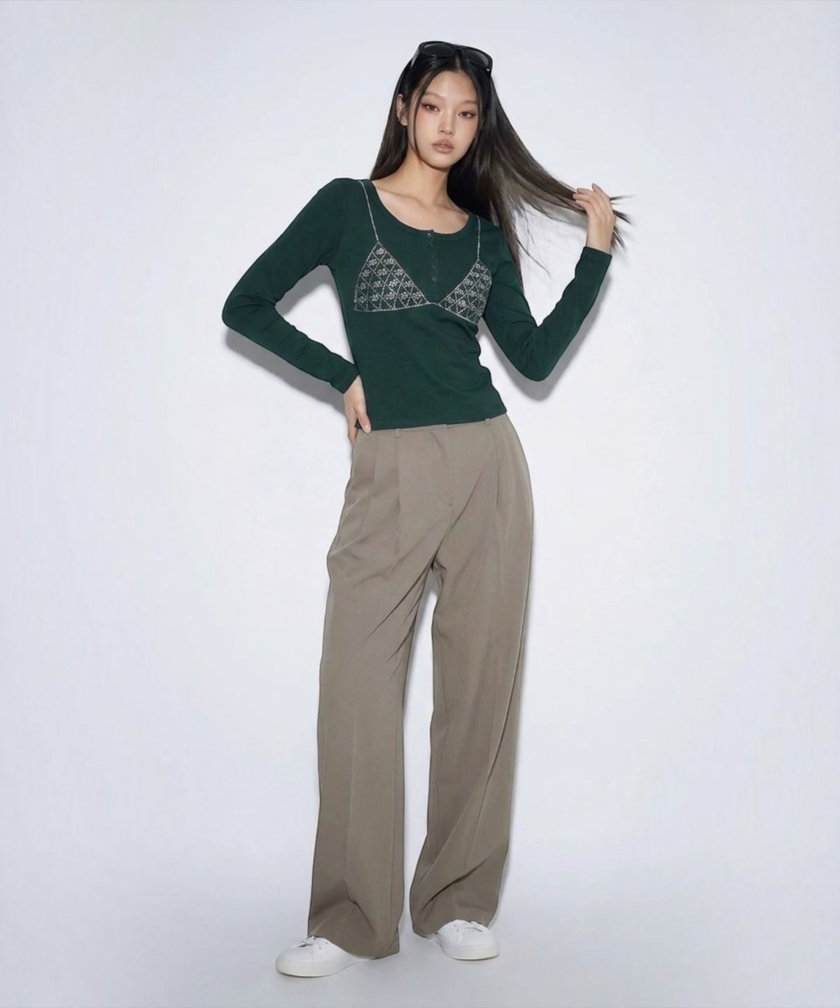 본슬리피(BORN SLIPPY) Crystal Bikini Henley Long Sleeve Tee (Green)
