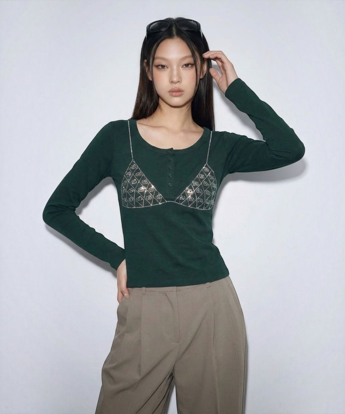 본슬리피(BORN SLIPPY) Crystal Bikini Henley Long Sleeve Tee (Green)