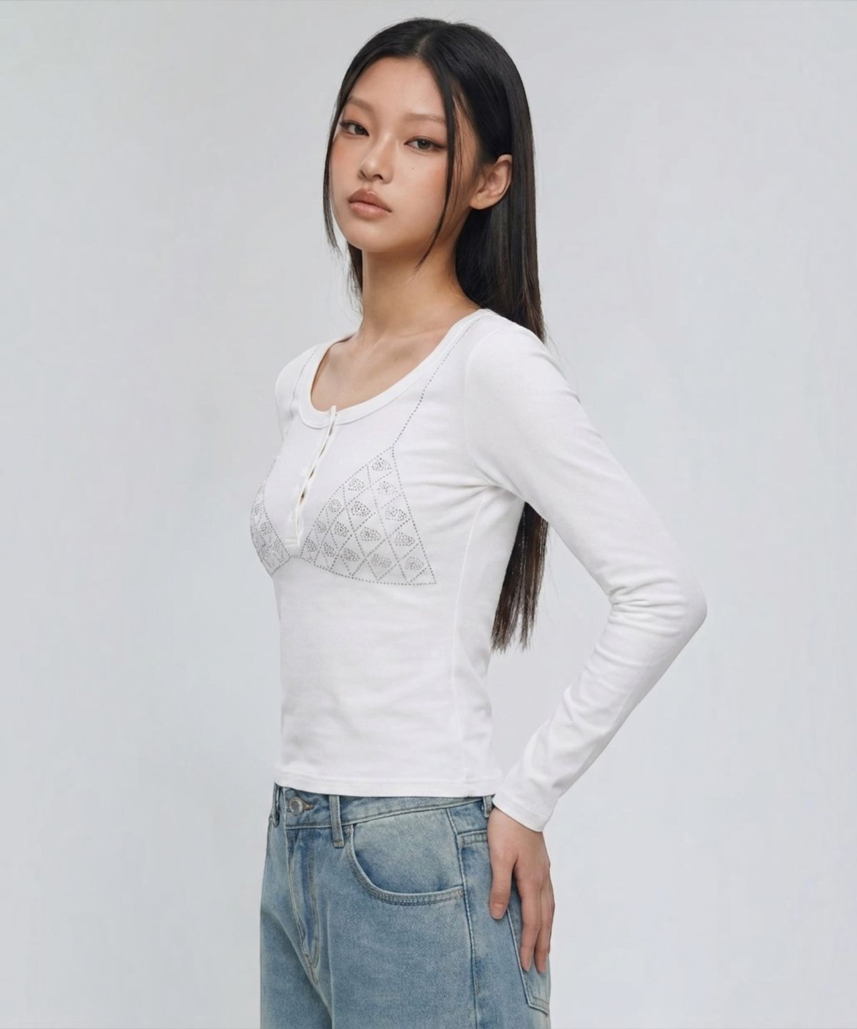 본슬리피(BORN SLIPPY) Crystal Bikini Henley Long Sleeve Tee (White)