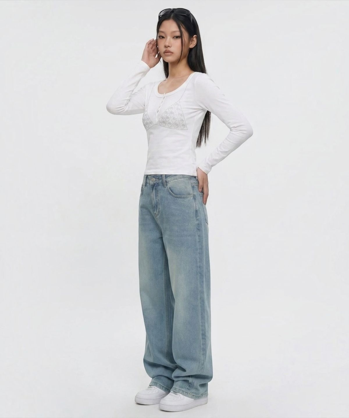 본슬리피(BORN SLIPPY) Crystal Bikini Henley Long Sleeve Tee (White)