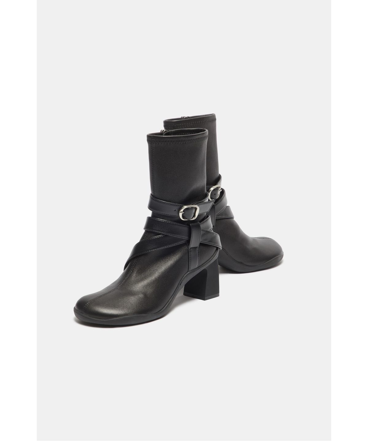 슈콤마보니(SUECOMMA BONNIE) Wrap buckle ankle boots(black)_DG3CW26503BLK