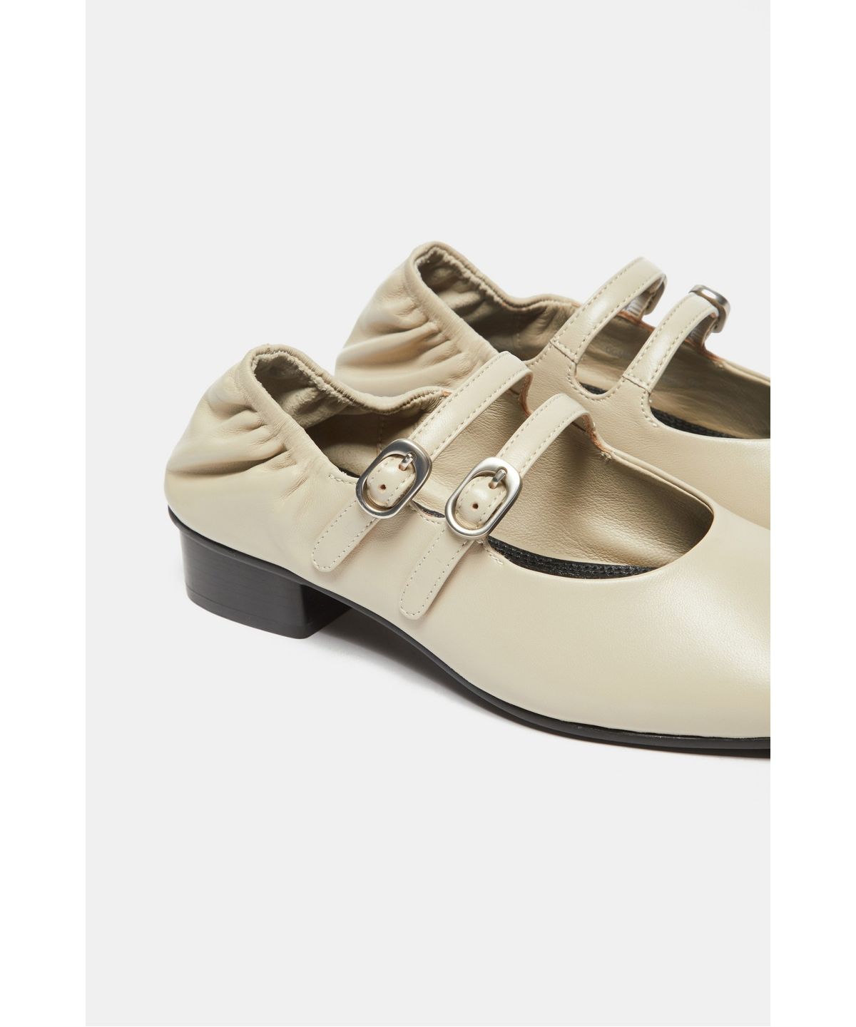 슈콤마보니(SUECOMMA BONNIE) Shirred maryjane flats(ivory)_DG1DA26503IVY