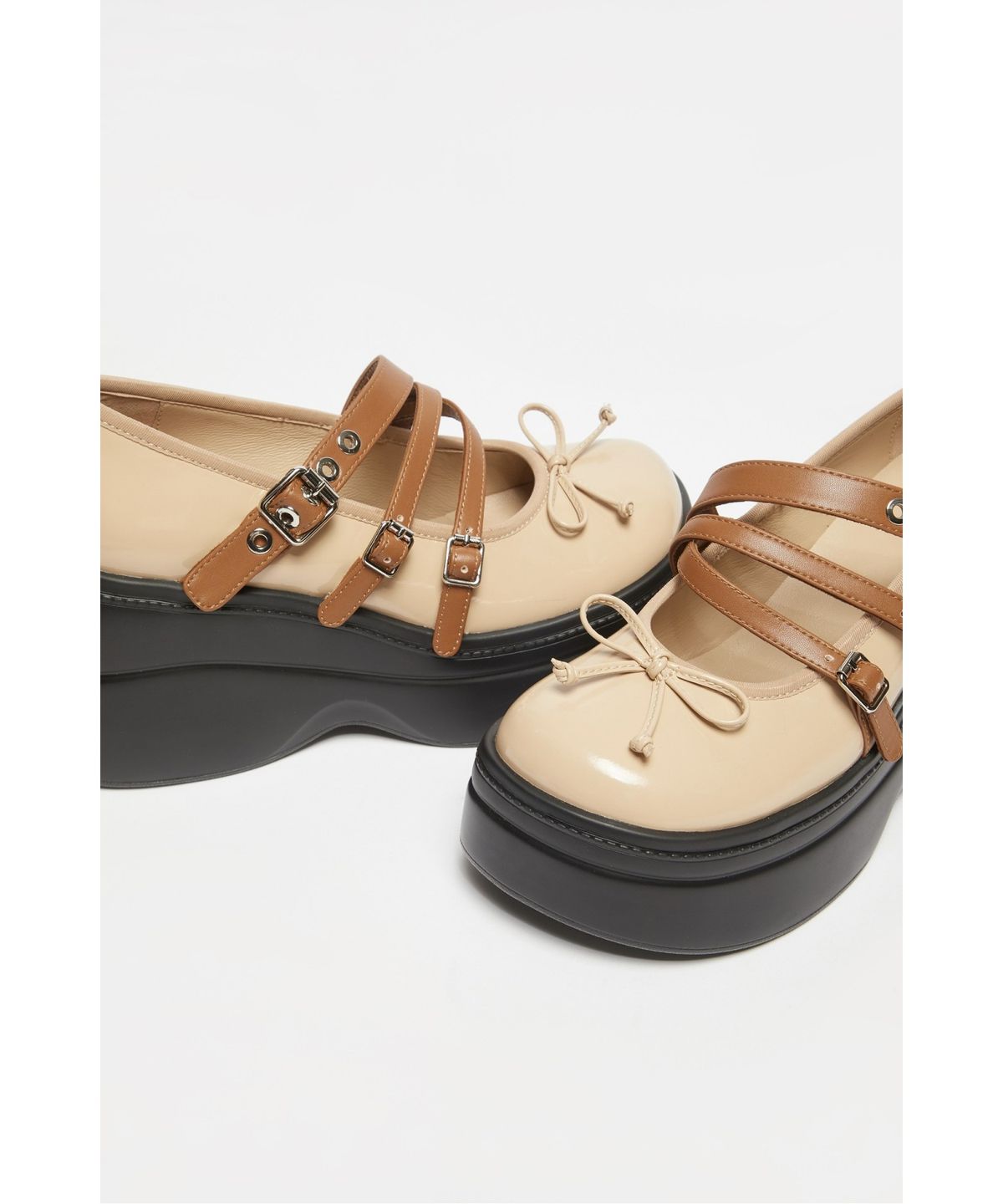 슈콤마보니(SUECOMMA BONNIE) Triple strap mary jane flats(beige)_DG1DA26507BEE