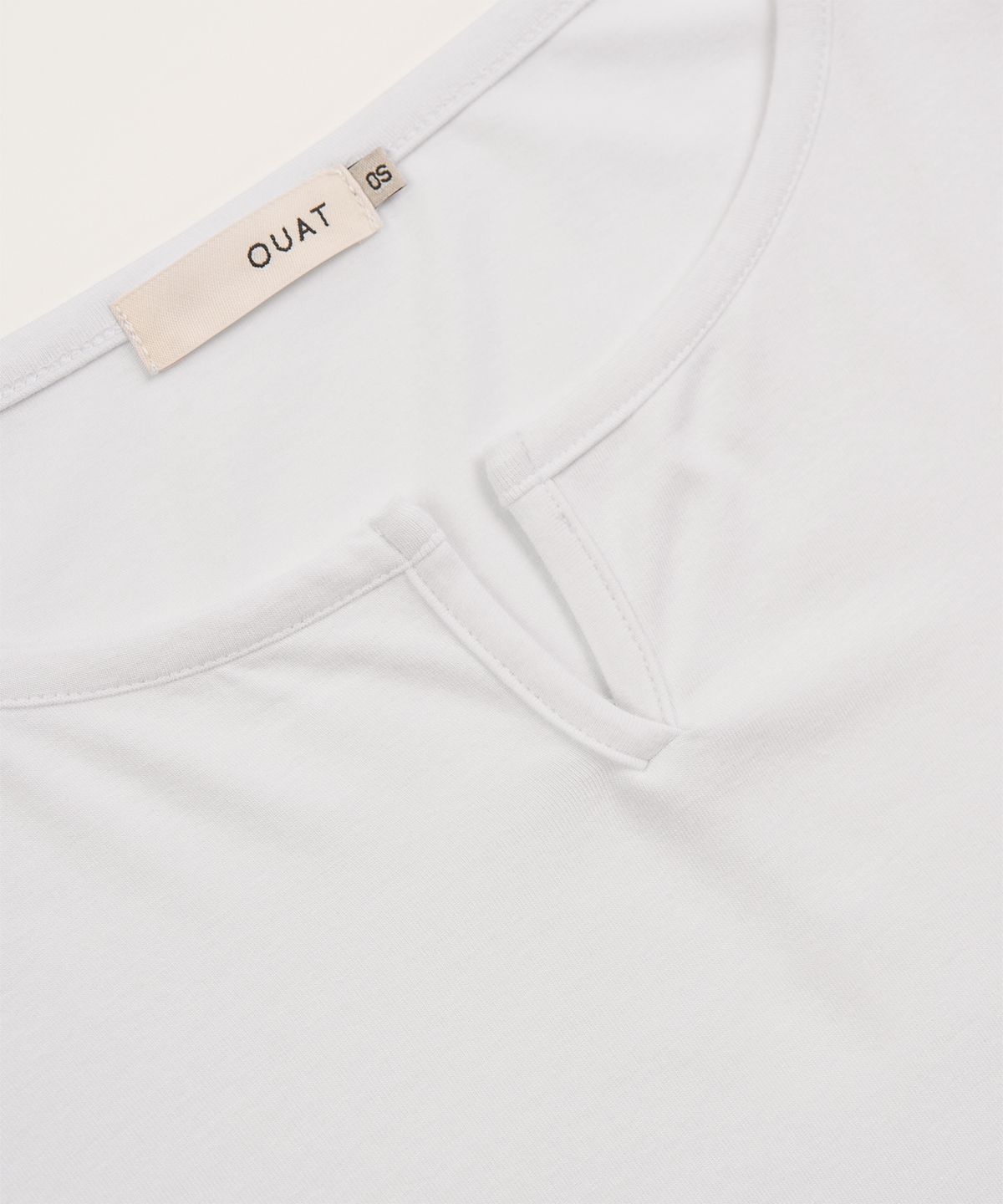 오우앗(OUAT) 슬림 넥 롱슬리브  티셔츠 (WHITE)