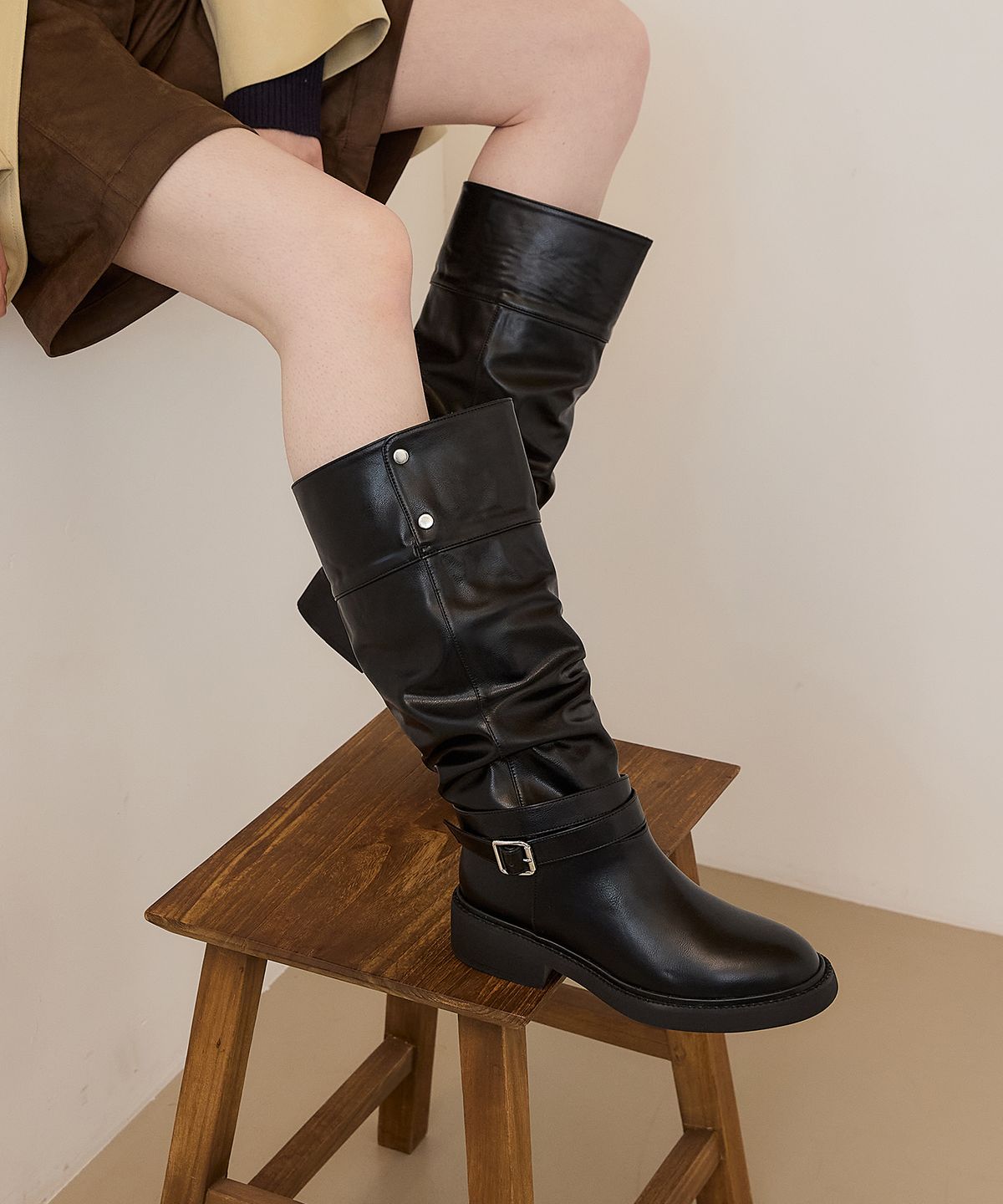 마크모크(MAC MOC) Quincy 퀸시 폴딩 슬라우치 스트랩 부츠 (4cm)