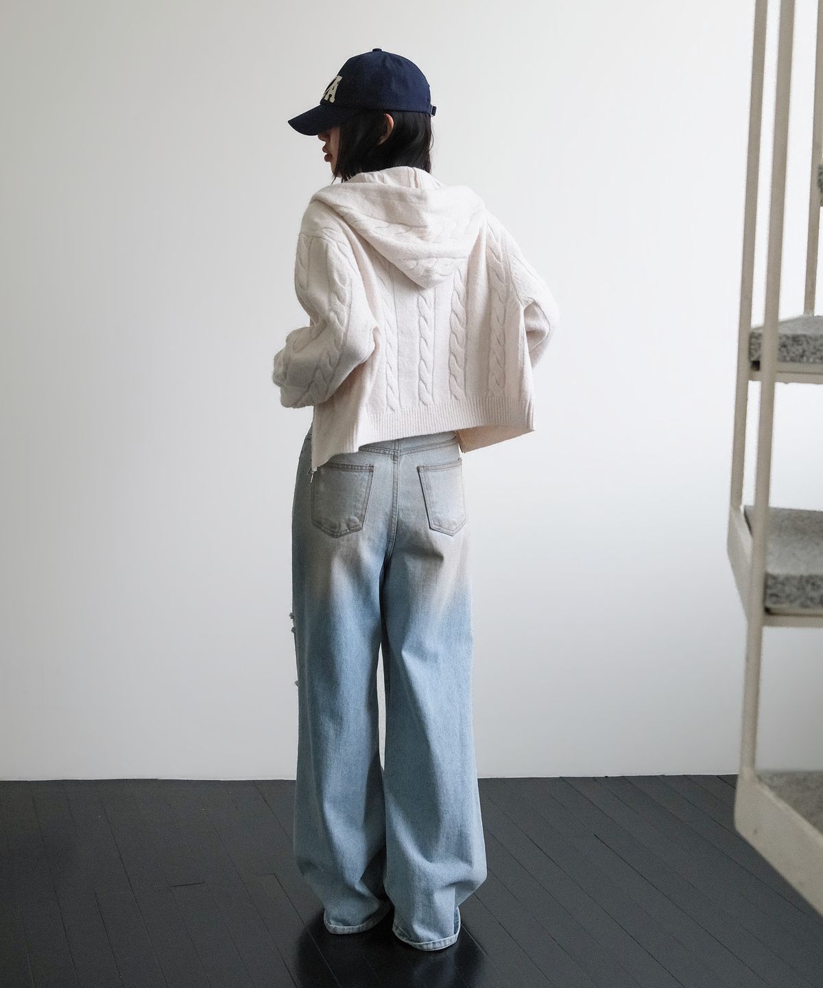 무아무아(MUAHMUAH) 아치 로고 포인트 볼캡 [네이비]