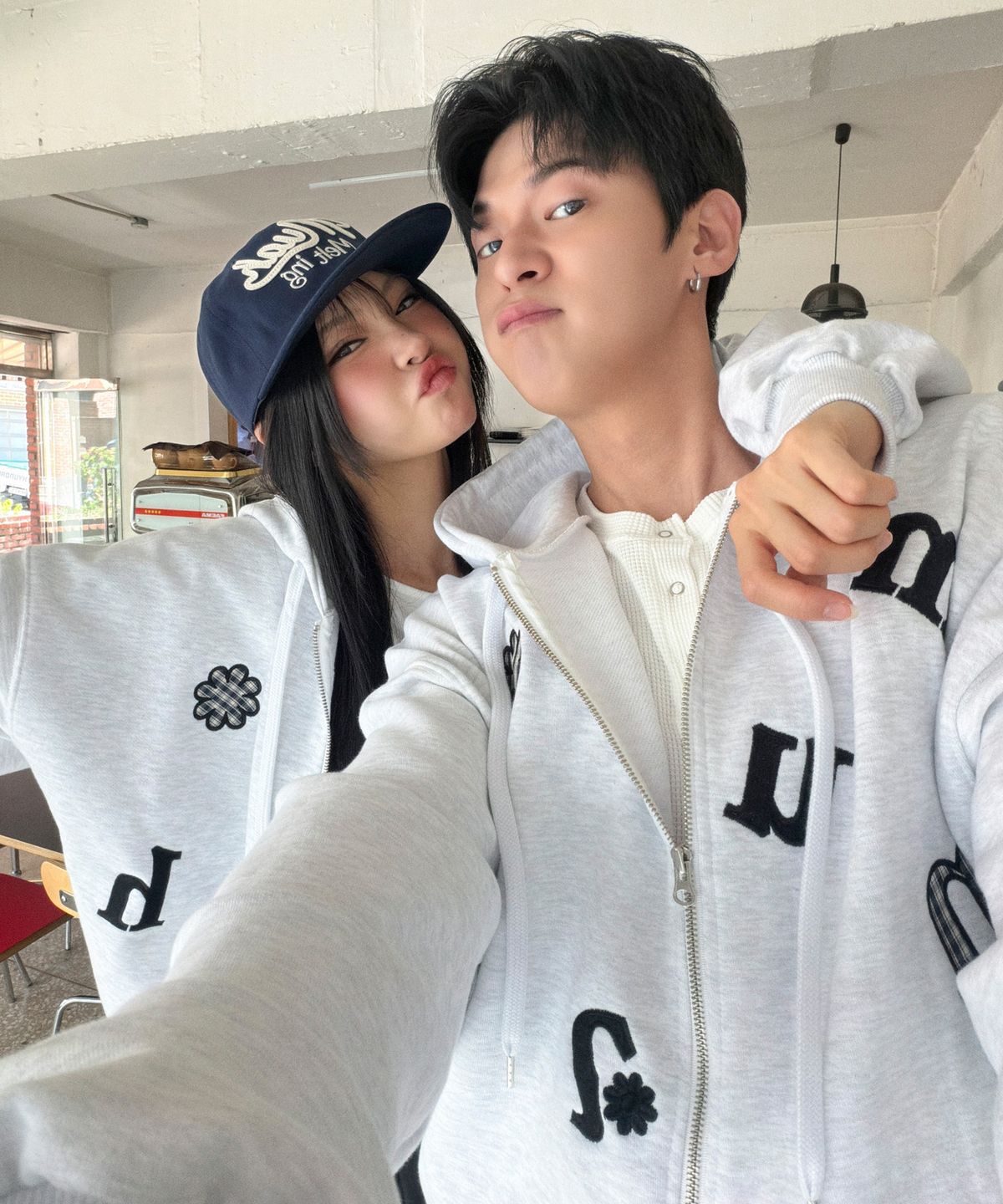 무아무아(MUAHMUAH) 레터링 무아 스냅백 [네이비]
