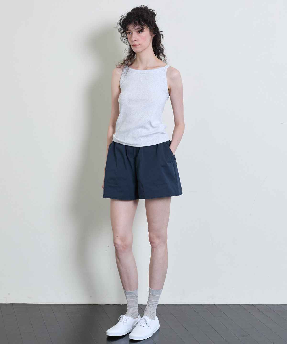 누베르(NUVERE) Claire Sleeveless Light Gray