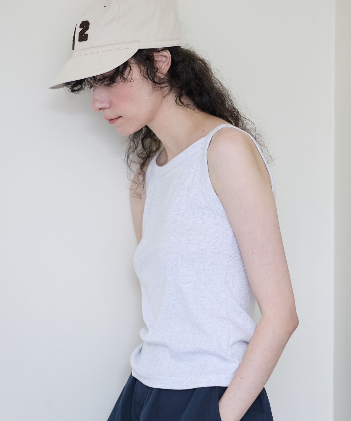 누베르(NUVERE) Claire Sleeveless Light Gray