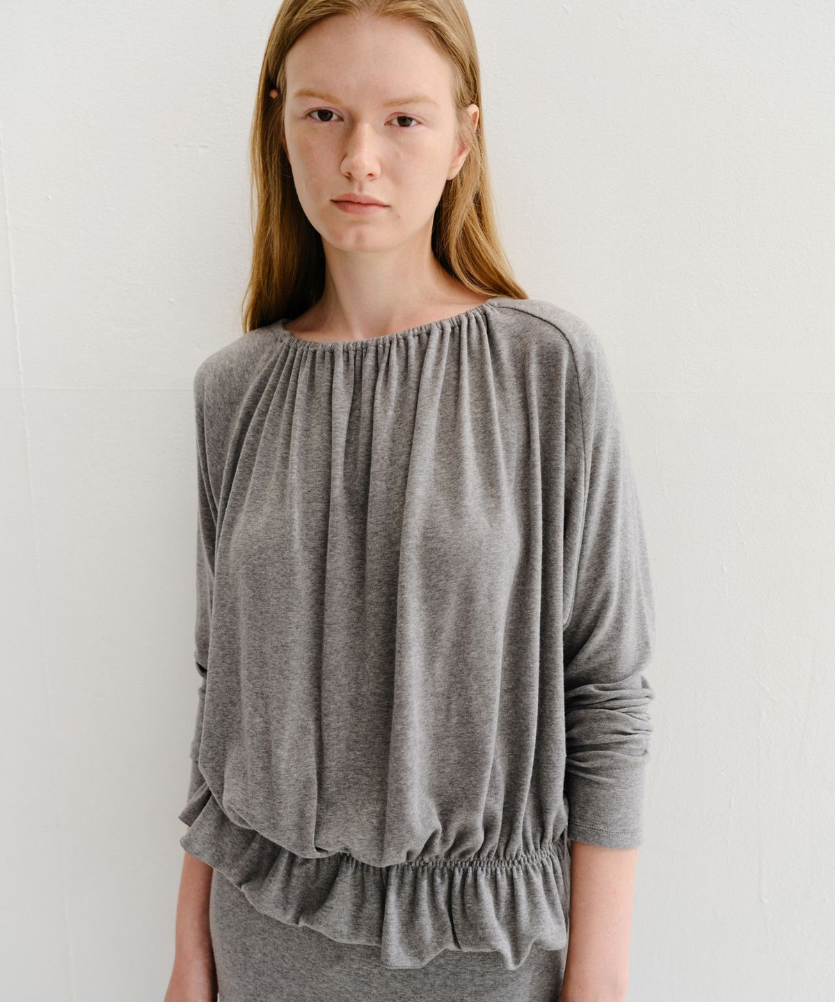 이아(EAAH) WOOL SHIRRING BANDING TOP (GREY)