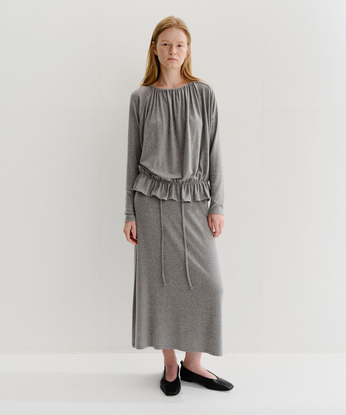이아(EAAH) WOOL SHIRRING BANDING TOP (GREY)