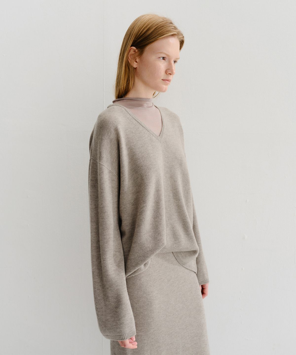 이아(EAAH) ENRI LAYERED V NECK KNIT TOP (TAUPE)