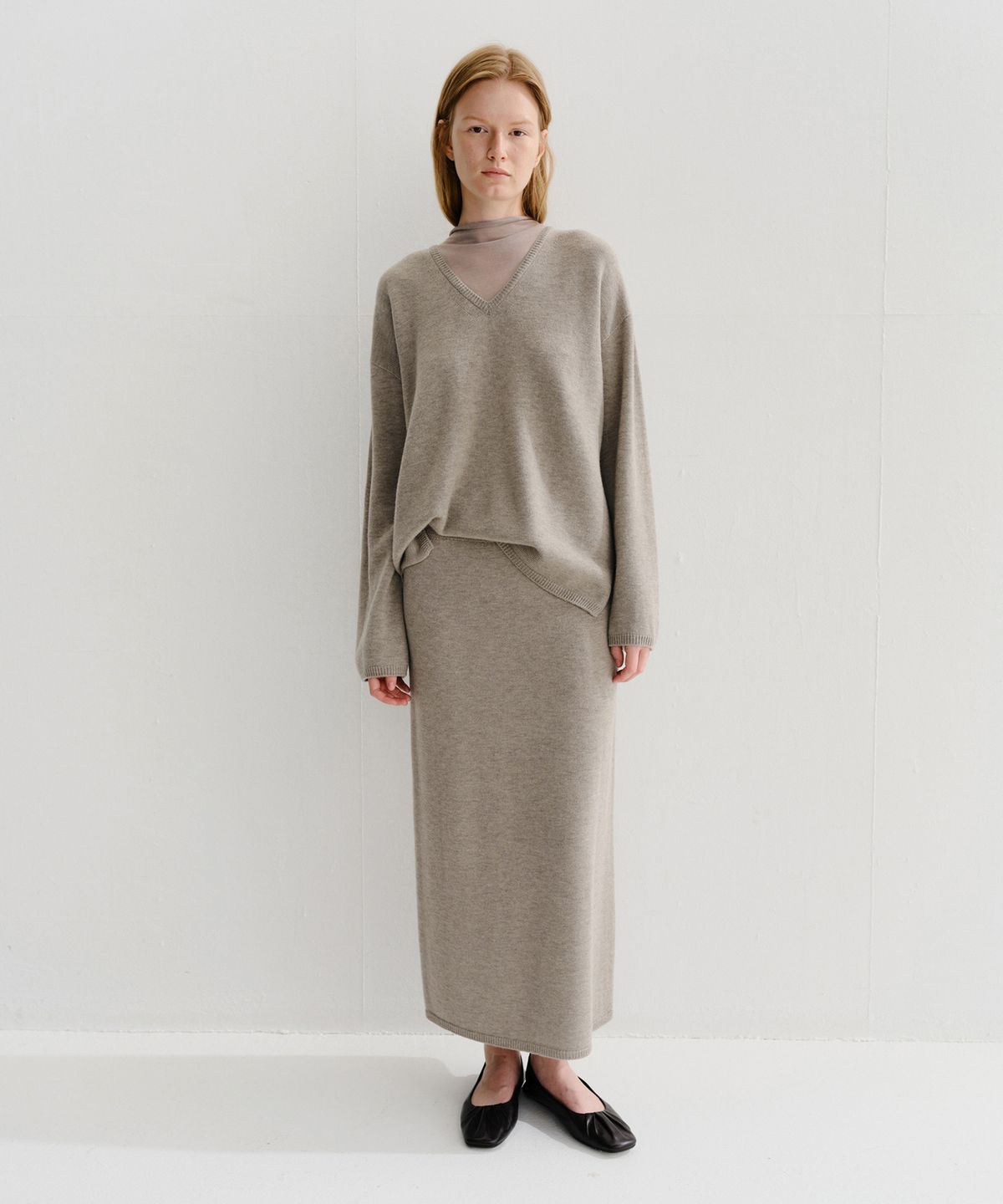 이아(EAAH) ENRI LAYERED V NECK KNIT TOP (TAUPE)