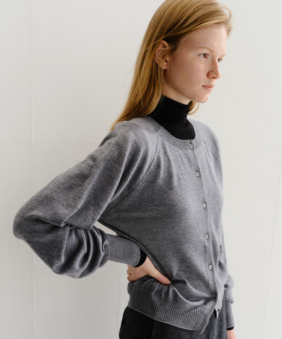 이아(EAAH) LUA ROUND SLEEVE CARDIGAN (GREY)