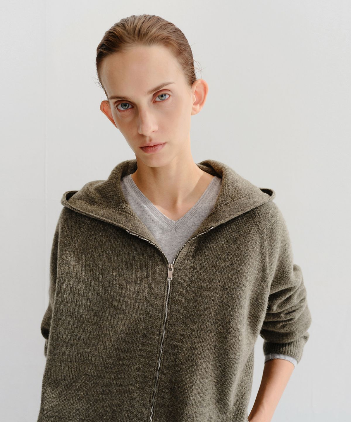 이아(EAAH) AUSTIN CASHMERE HOODIE ZIP UP (KHAKI)