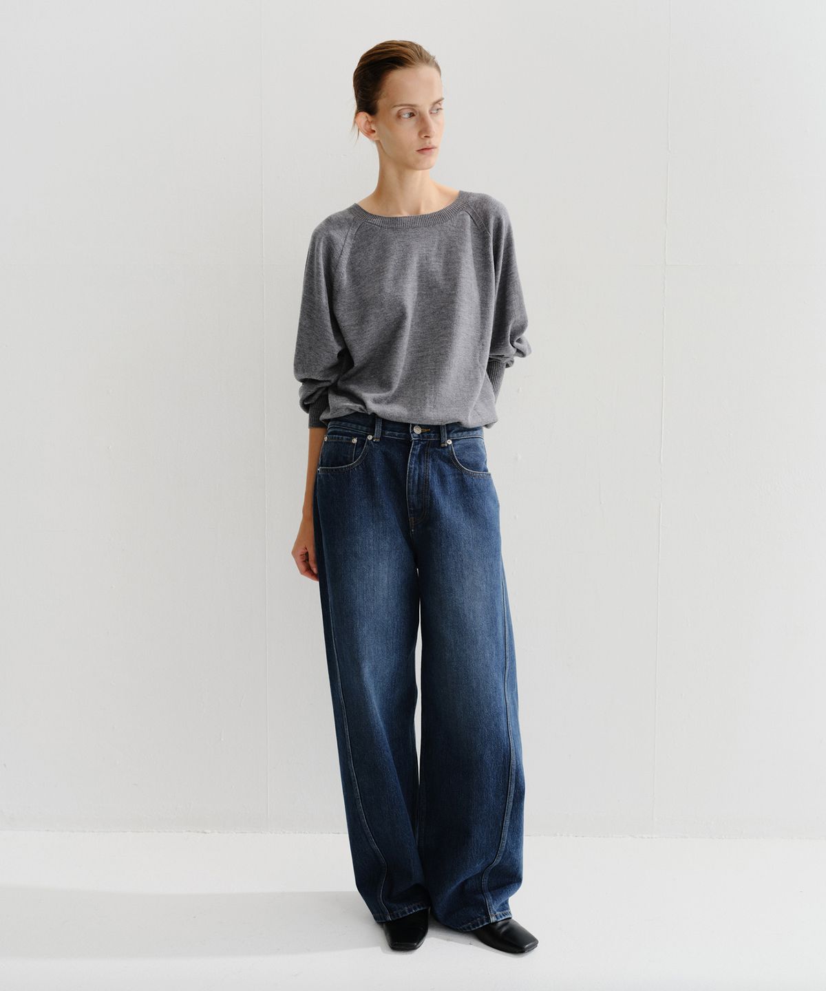 이아(EAAH) CURVED SEAM DENIM PANTS (BLUE)