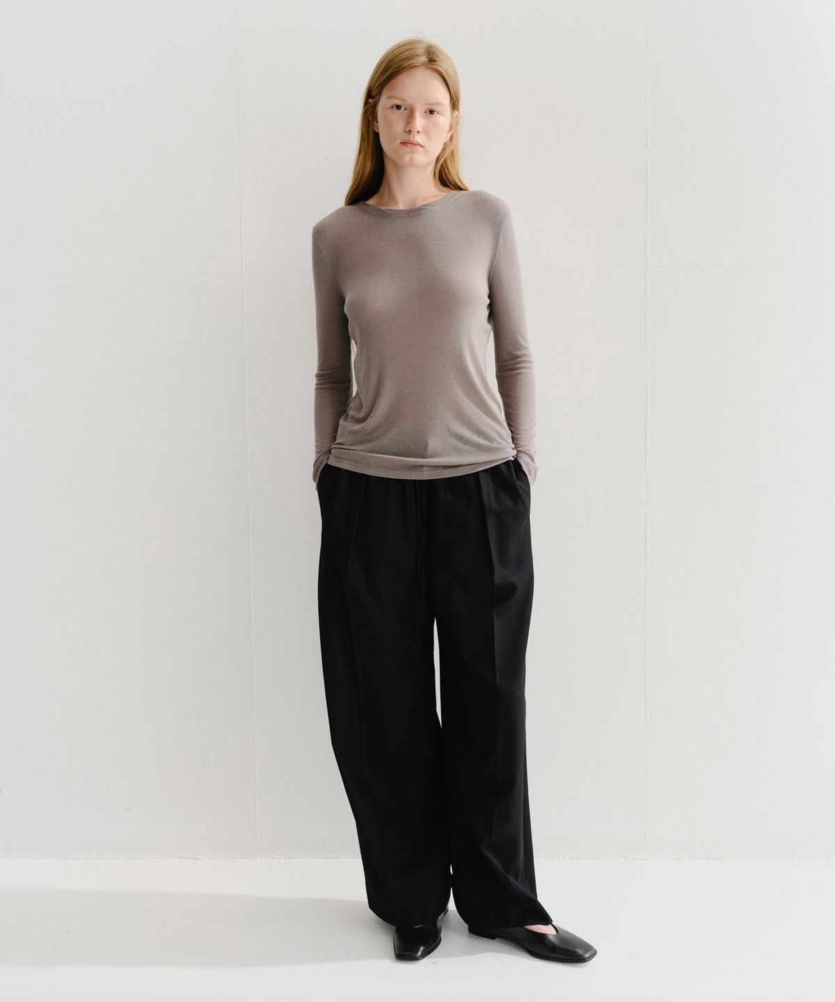 이아(EAAH) LOE BANDING TUCK PANTS (BLACK)