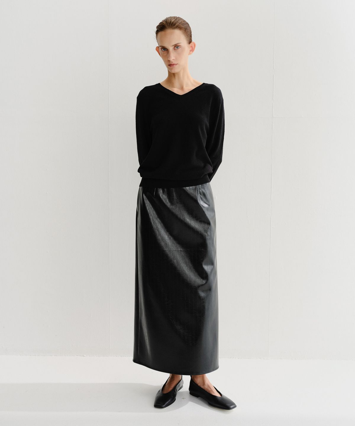 이아(EAAH) VORN CRACK LEATHER MAXI SKIRT (BLACK)