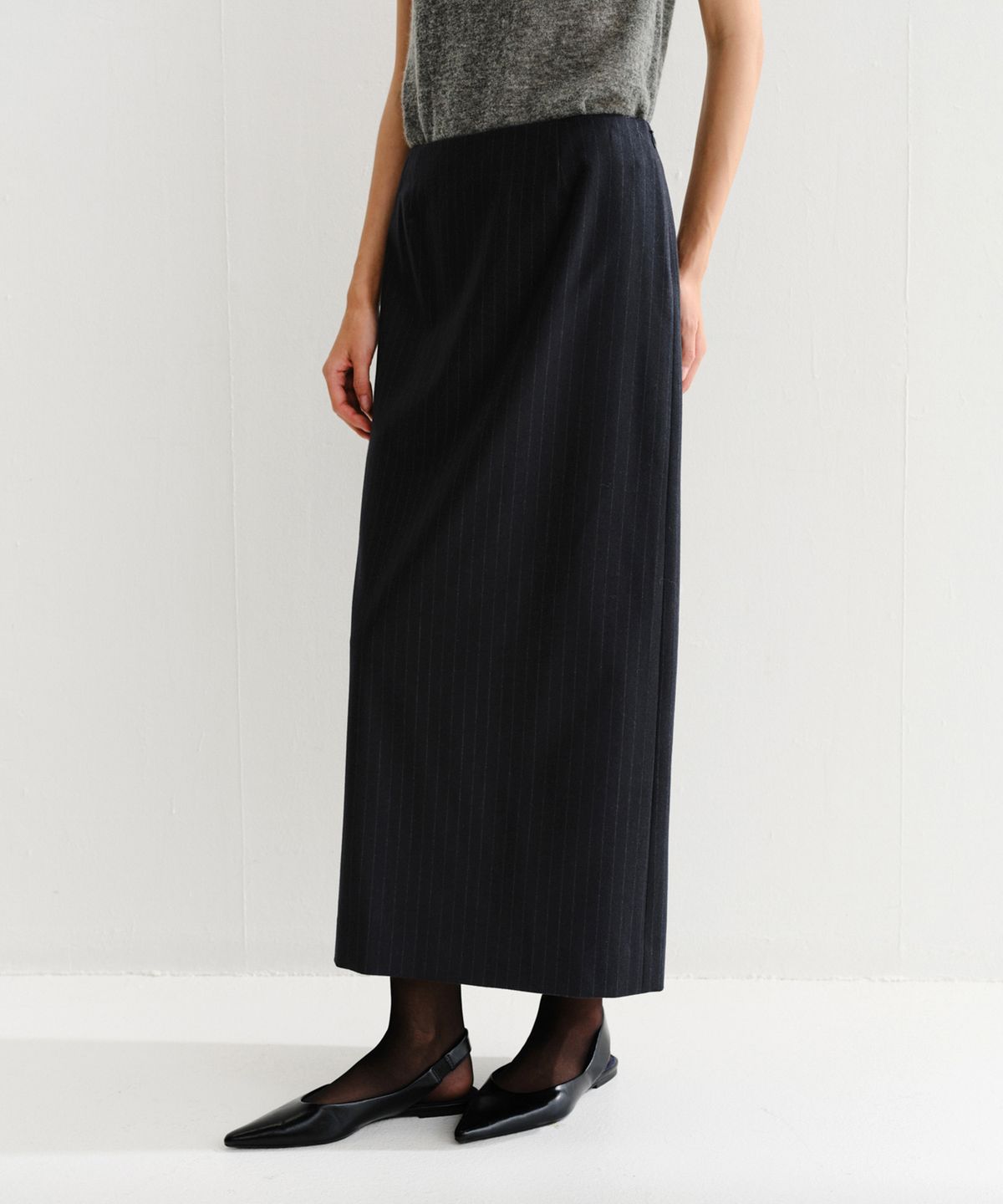 이아(EAAH) LOE STRAIGHT MAXI SKIRT (NAVY STRIPE)