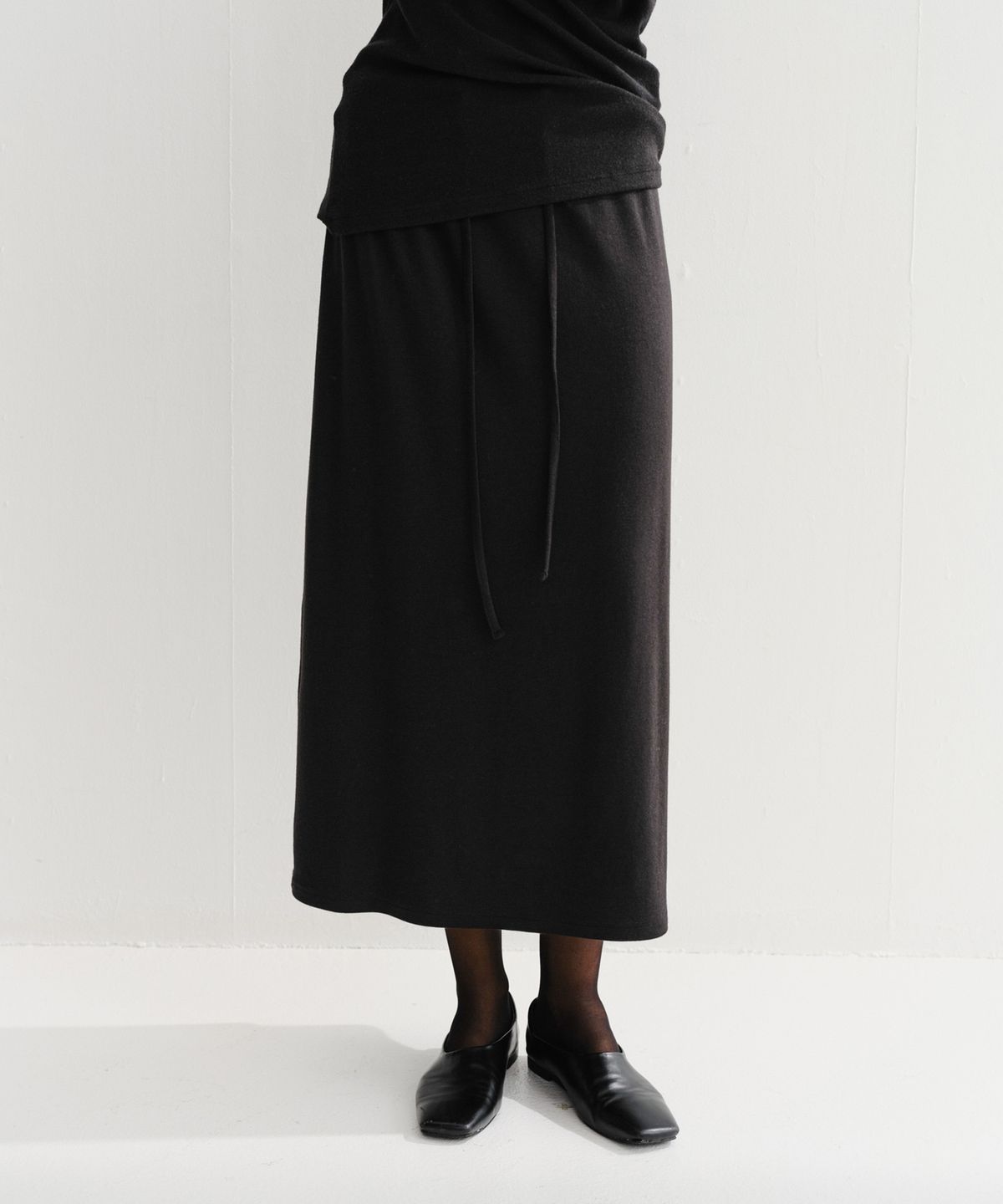이아(EAAH) WOOL BANDING MAXI SKIRT (BLACK)