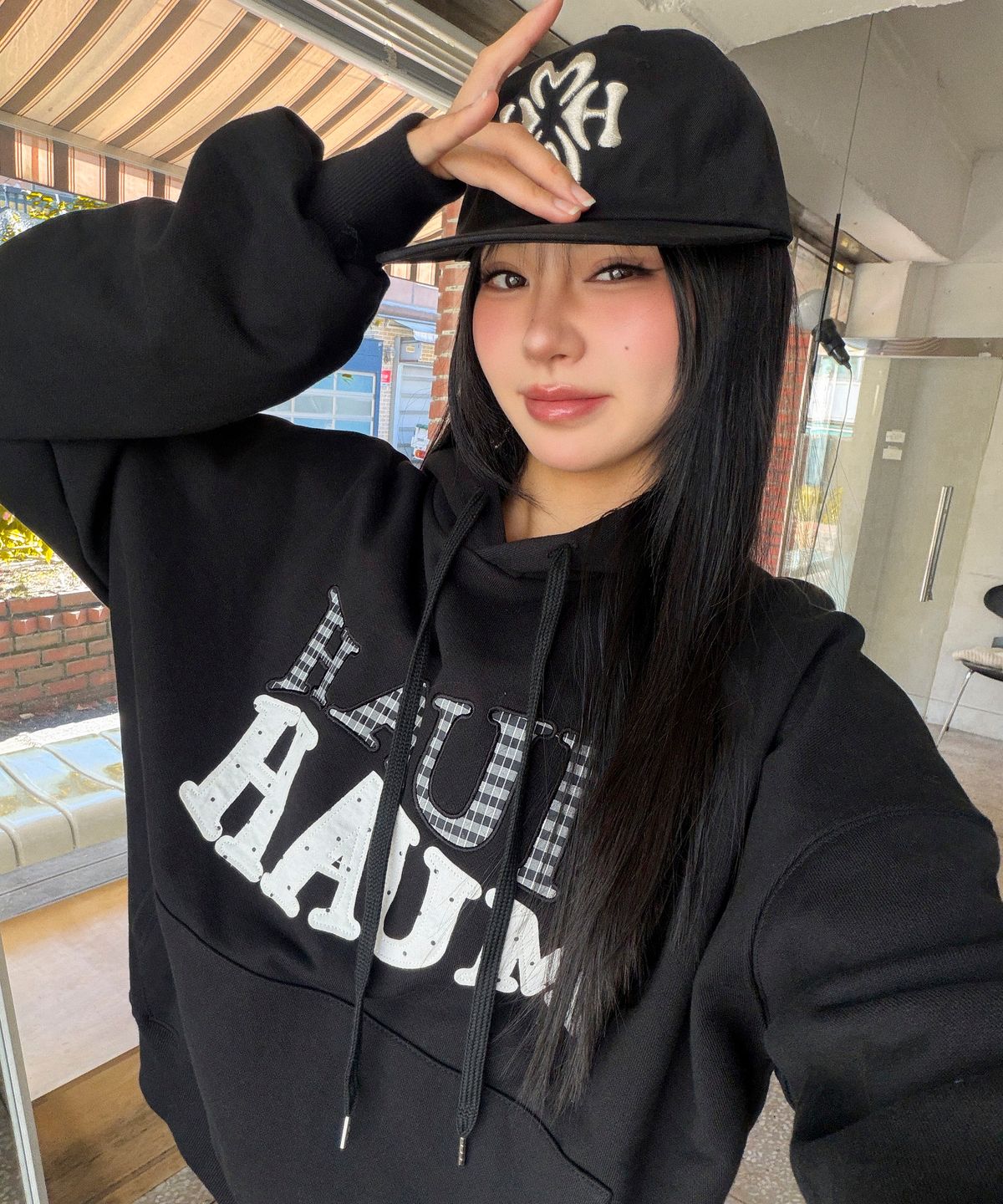 무아무아(MUAHMUAH) 엠브로이더리 로고 스냅백 [블랙]