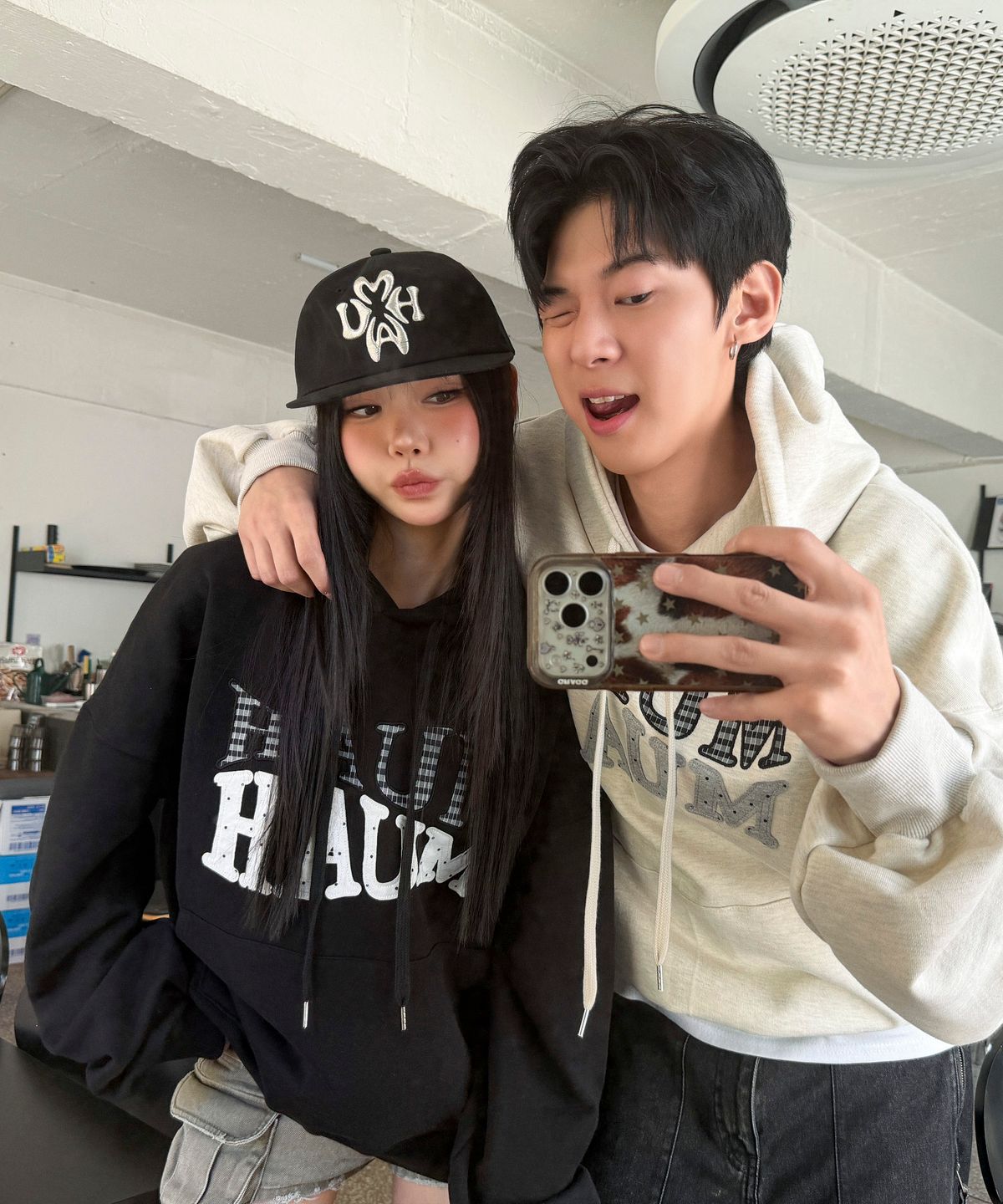 무아무아(MUAHMUAH) 엠브로이더리 로고 스냅백 [블랙]