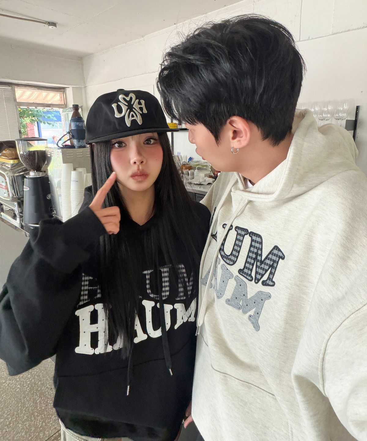 무아무아(MUAHMUAH) 엠브로이더리 로고 스냅백 [블랙]