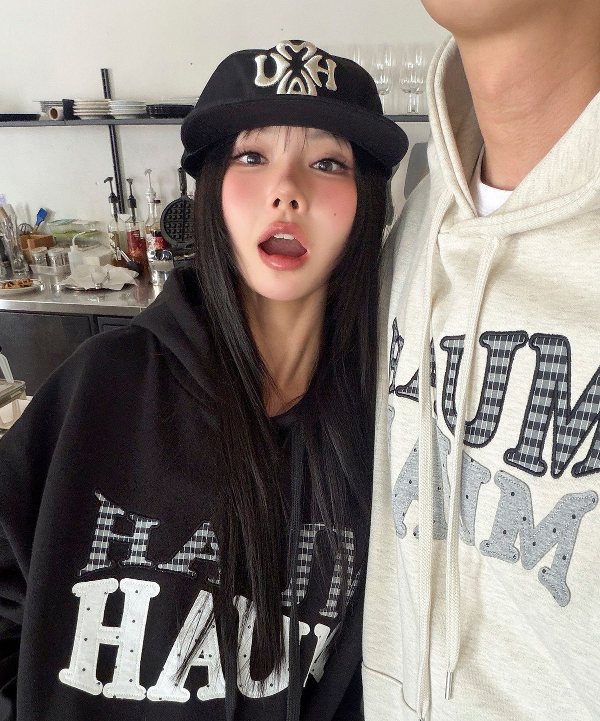 무아무아(MUAHMUAH) 엠브로이더리 로고 스냅백 [블랙]