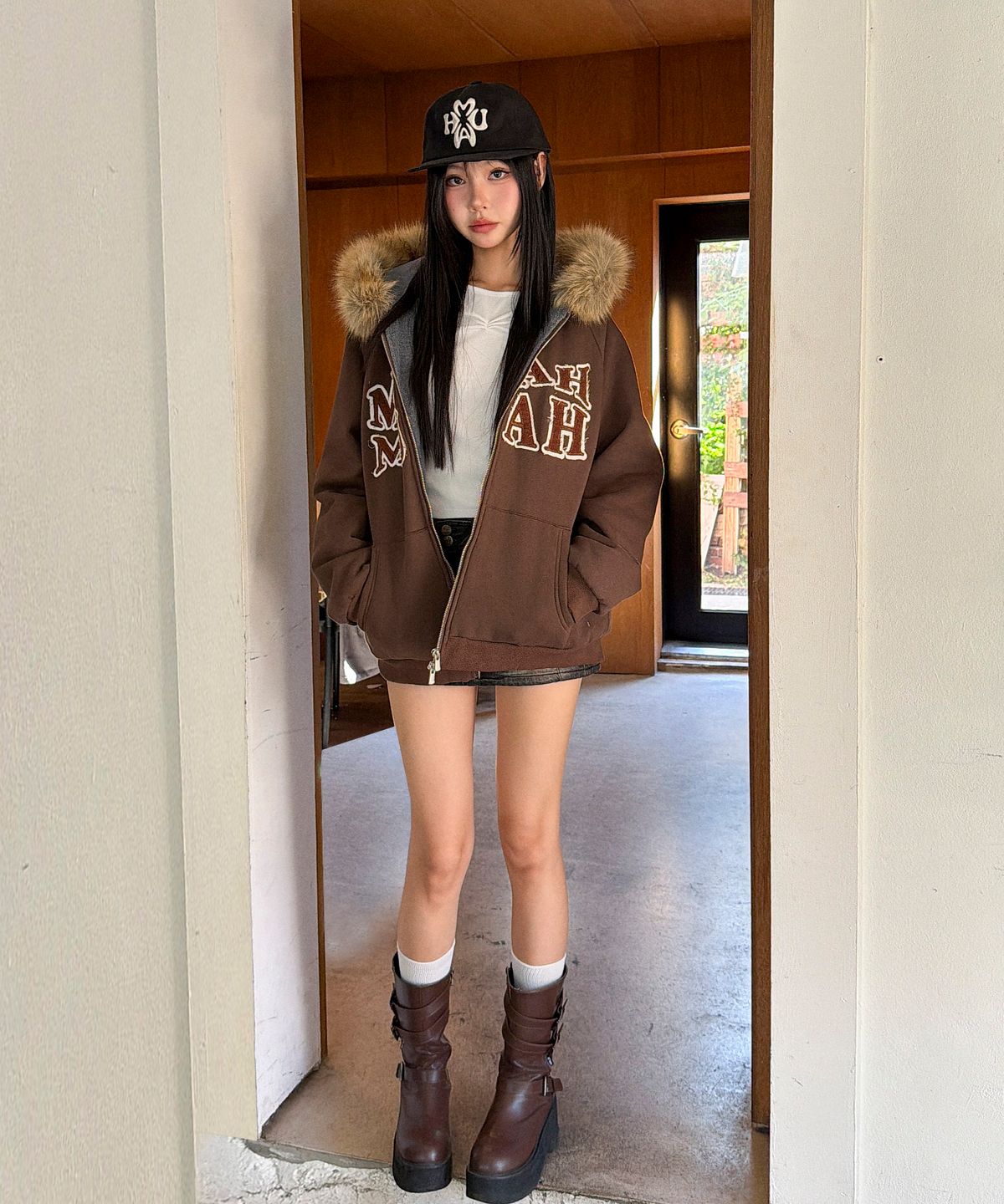 무아무아(MUAHMUAH) 엠브로이더리 로고 스냅백 [블랙]