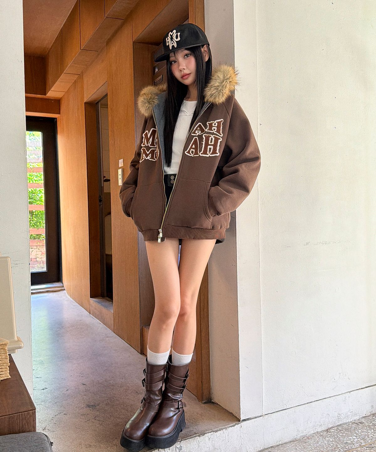 무아무아(MUAHMUAH) 엠브로이더리 로고 스냅백 [블랙]