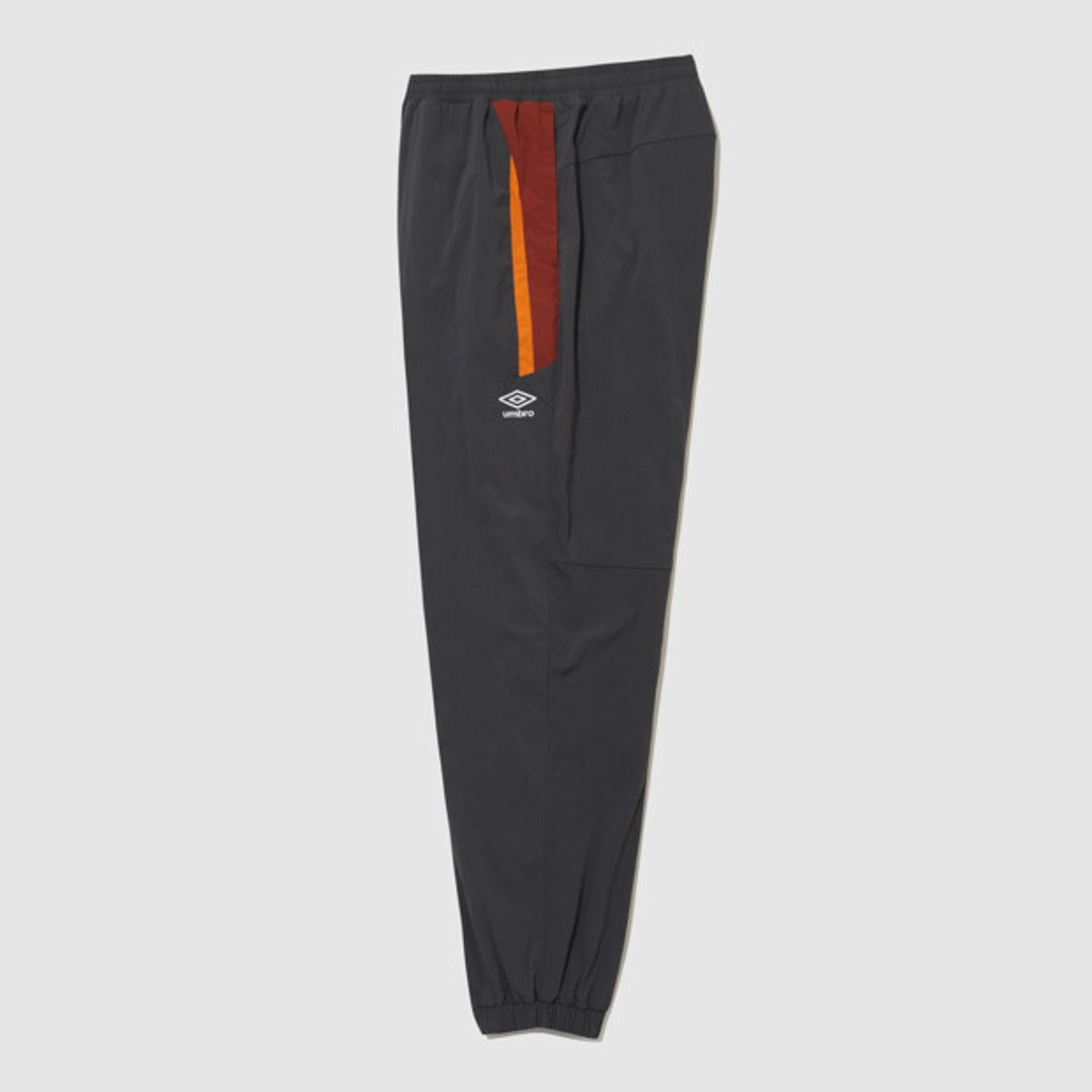 엄브로(UMBRO) 아이코닉 웜업 우븐 팬츠 챠콜 UR321SPT99