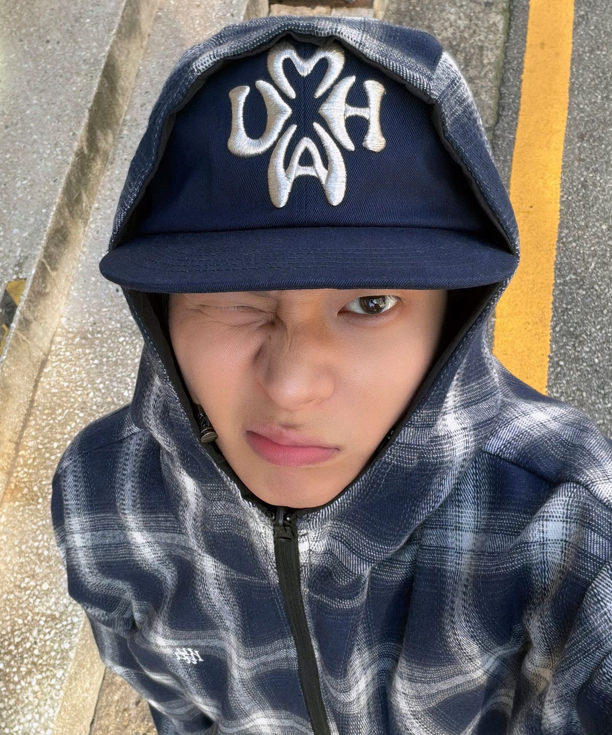 무아무아(MUAHMUAH) 엠브로이더리 로고 스냅백 [네이비]