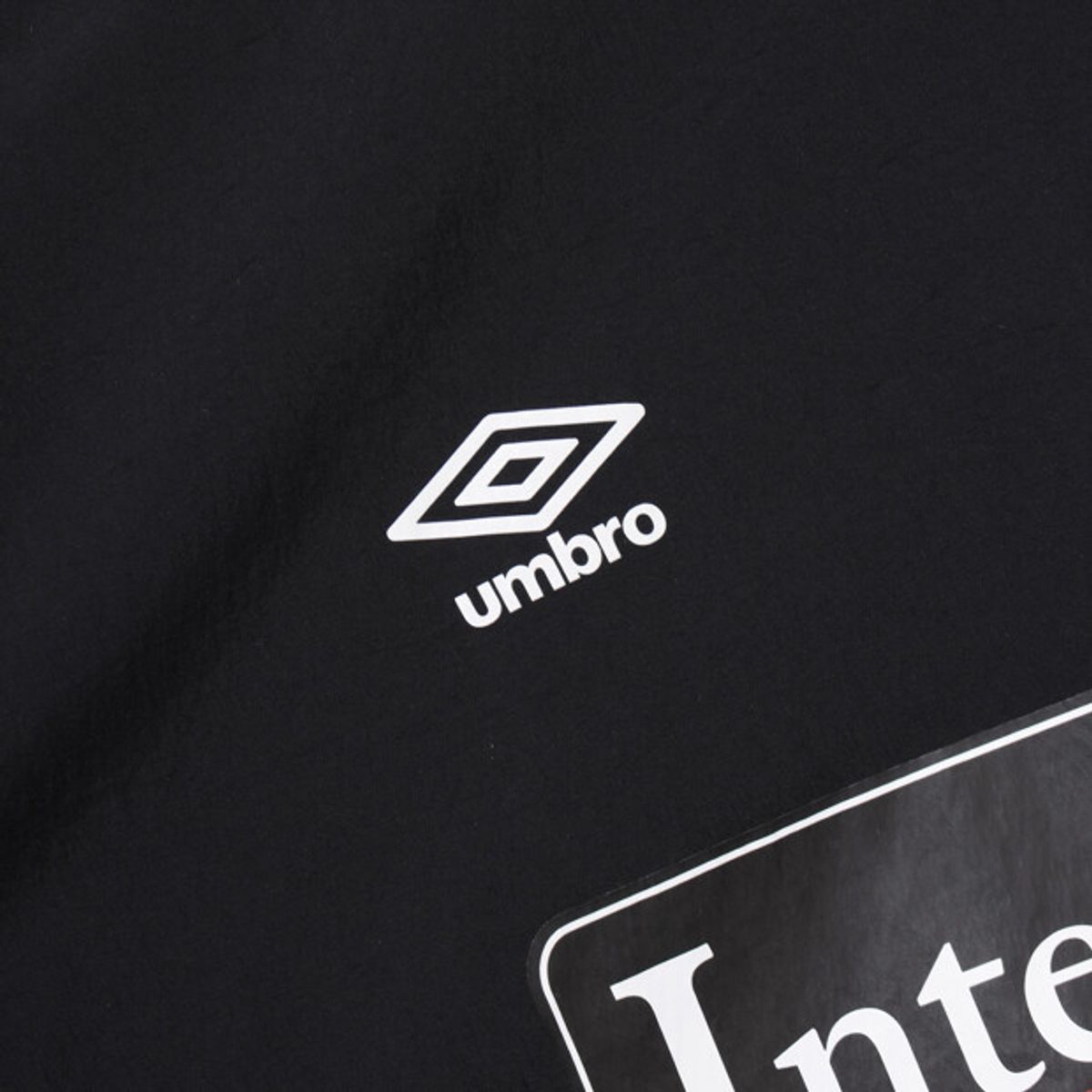 엄브로(UMBRO) 아이코닉 웜업 하이넥 피스테 블랙 UR321SWT98