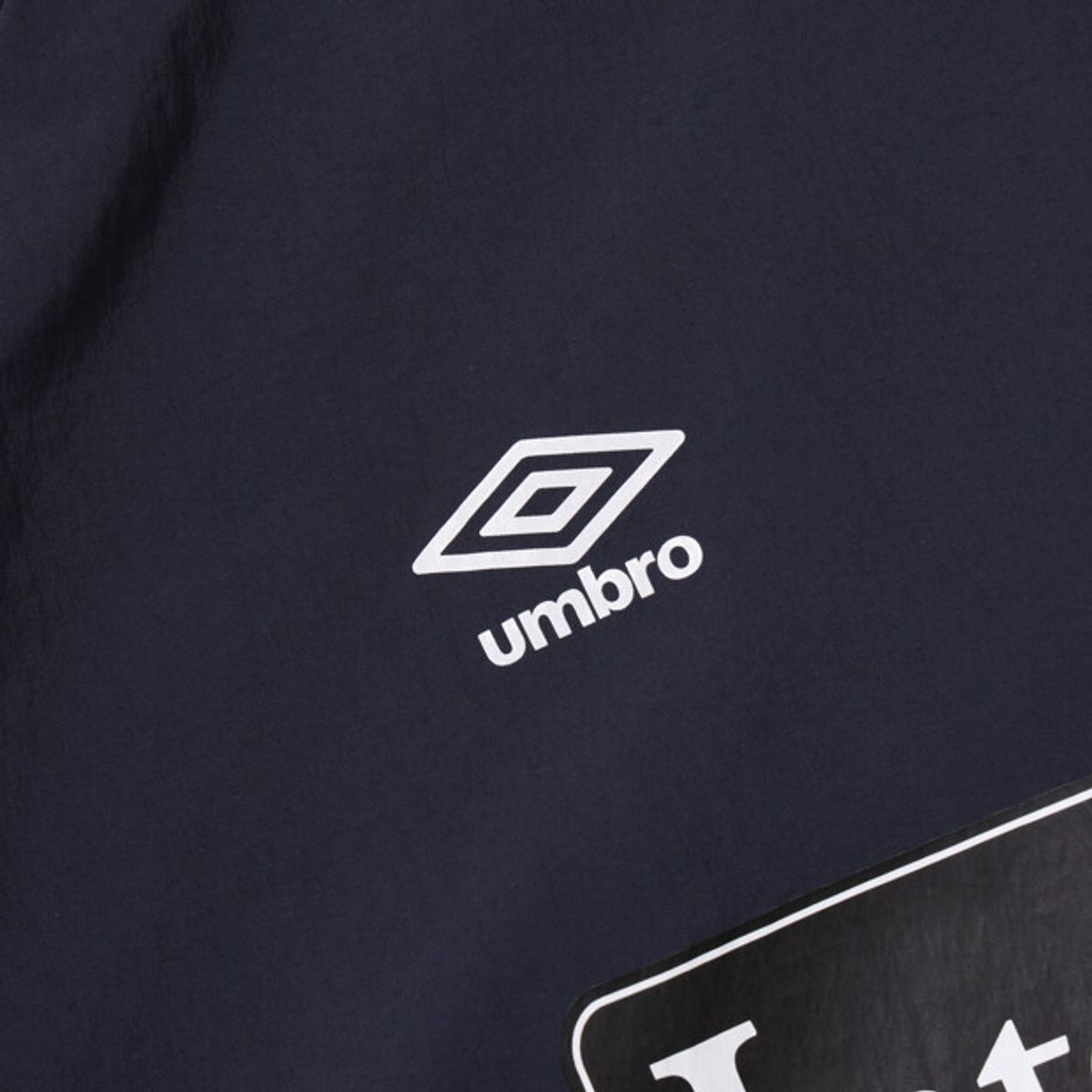 엄브로(UMBRO) 아이코닉 웜업 하이넥 피스테 네이비 UR321SWT98