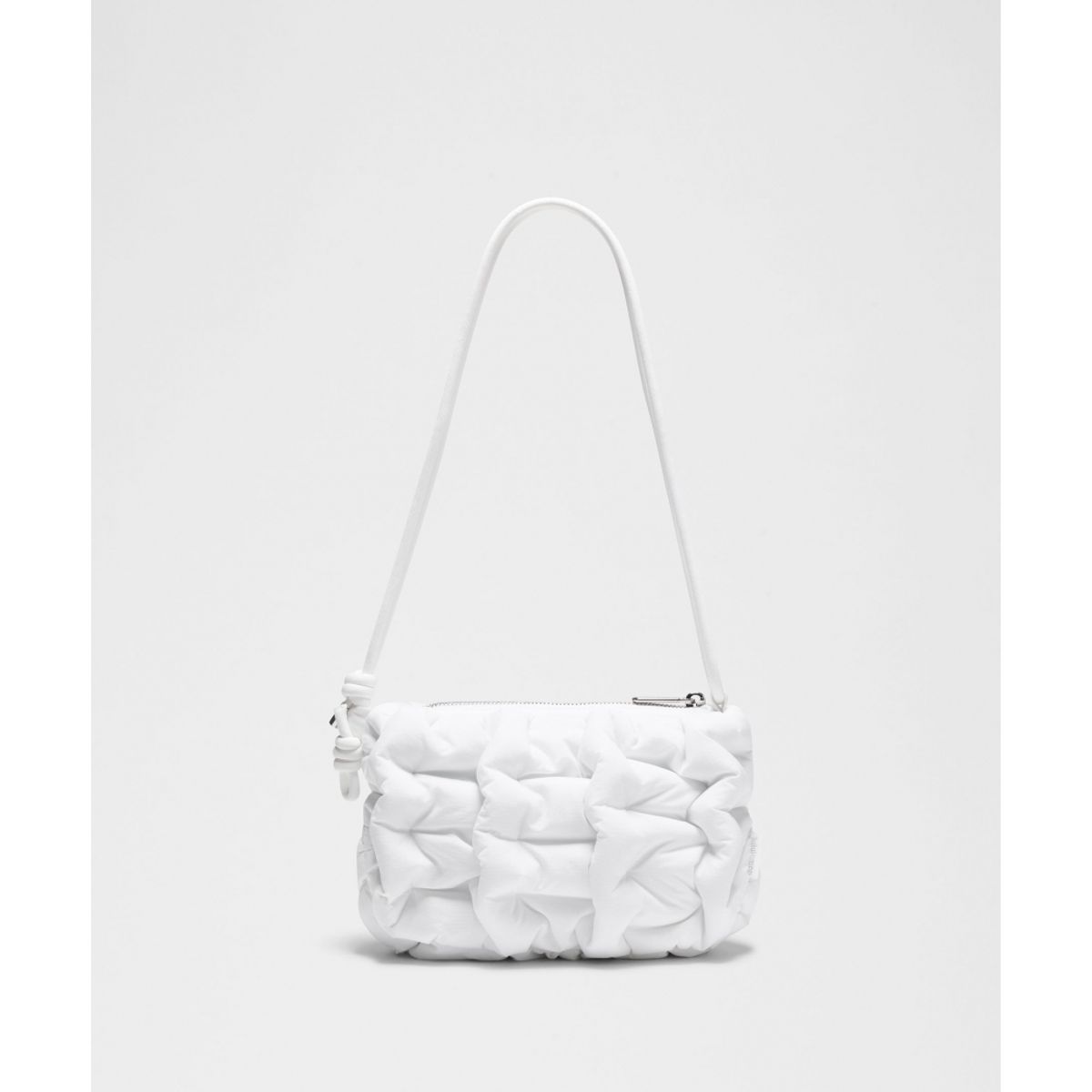 룰루레몬(LULULEMON) 퀼티 퍼프 스몰 크로스바디 백 2.4L  WHT SLVR