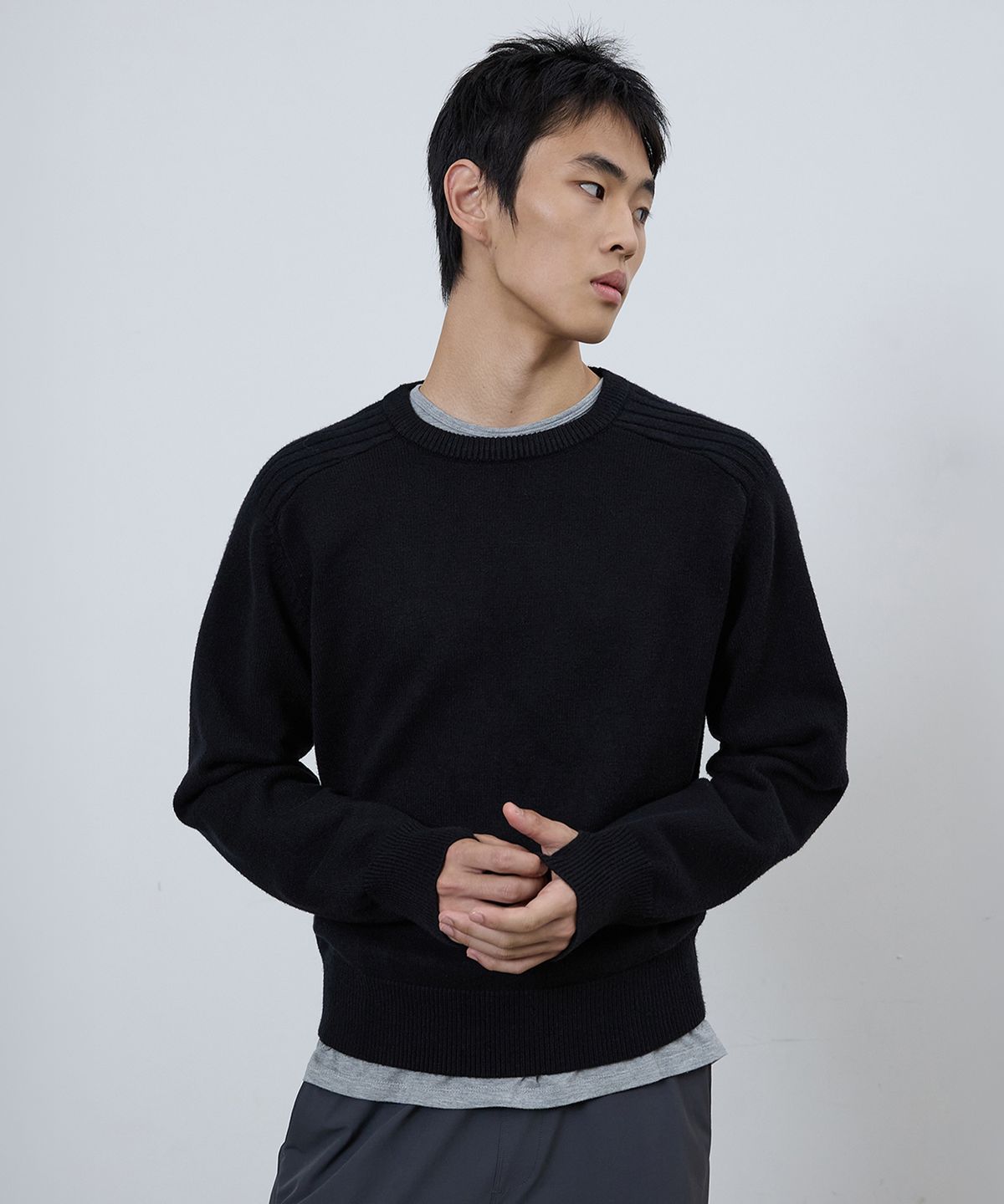 미치코런던 스포츠(MICHIKO LONDON SPORTS) 새들 크루넥 니트 블랙