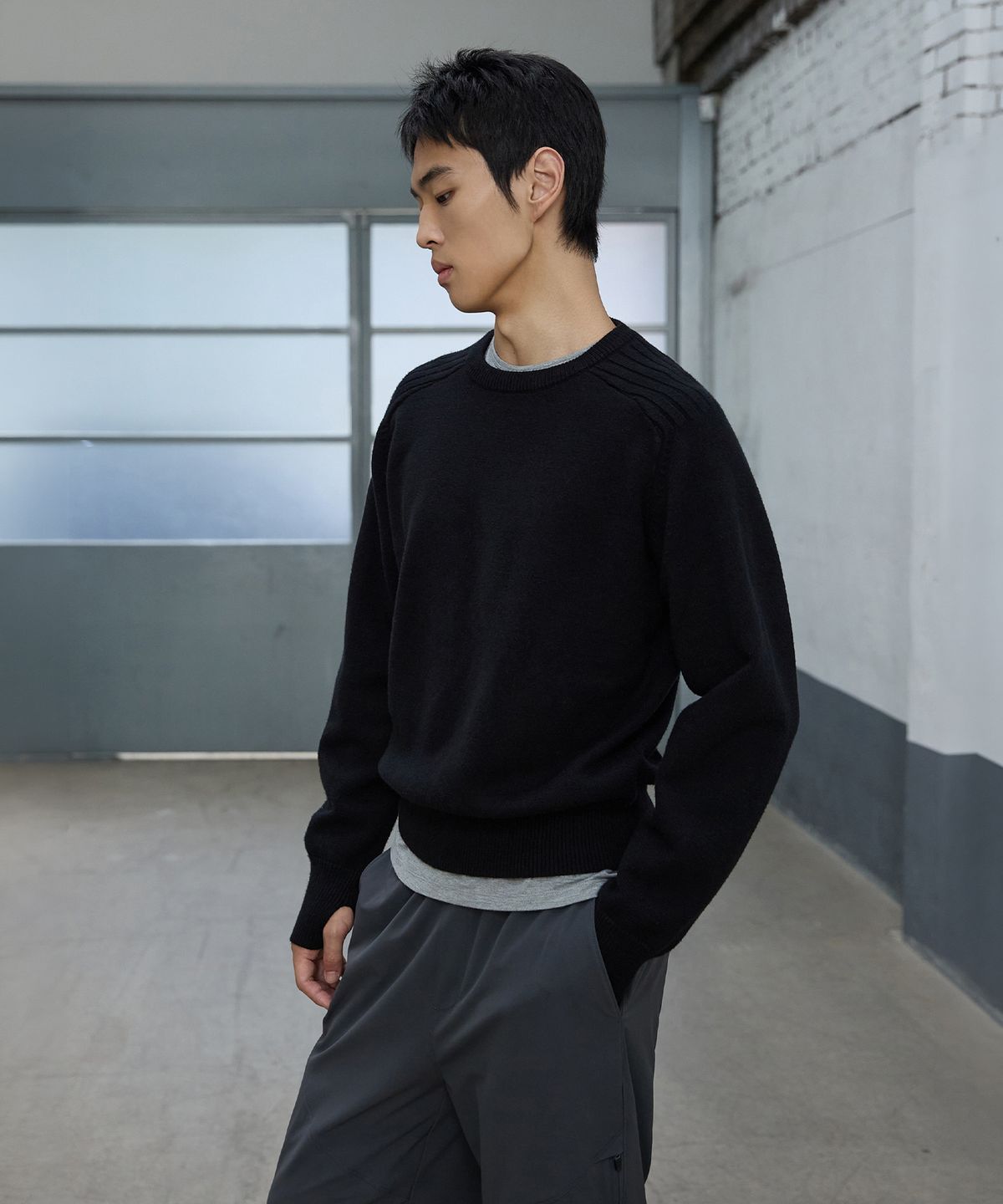 미치코런던 스포츠(MICHIKO LONDON SPORTS) 새들 크루넥 니트 블랙