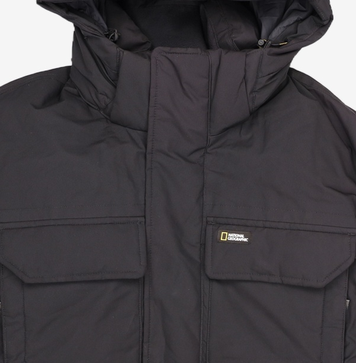 내셔널지오그래픽(NATIONALGEOGRAPHIC) N234UDW901 듀공 후드 숏기장 가슴포켓 덕 다운 점퍼 CARBON BLACK XS