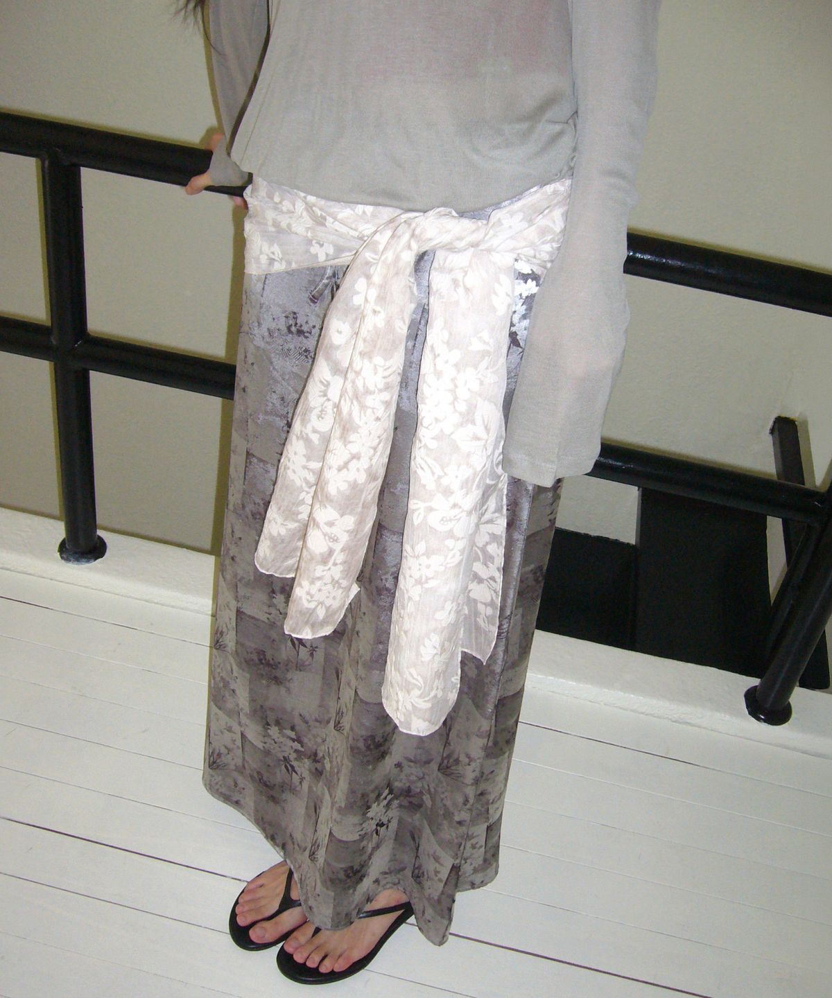 포에브(POEV) Flower Wide Crinkled Scarf [2 Color]
