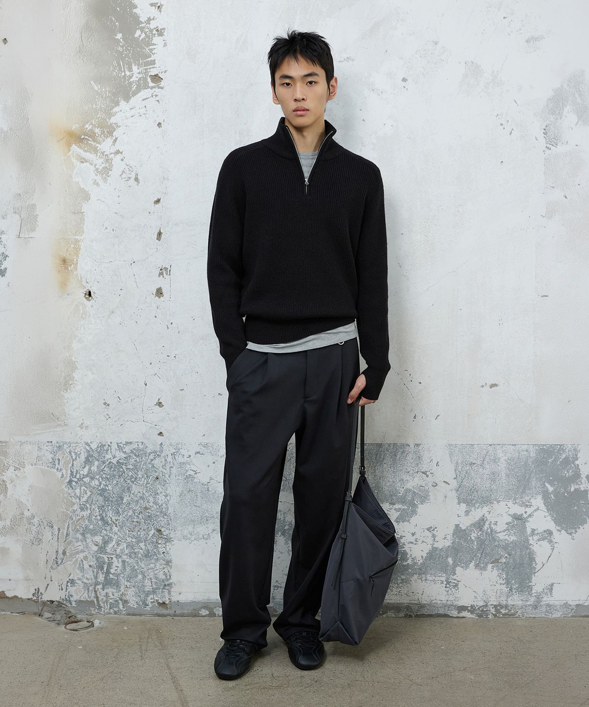 미치코런던 스포츠(MICHIKO LONDON SPORTS) 리브드 하이넥 하프집업 니트 블랙