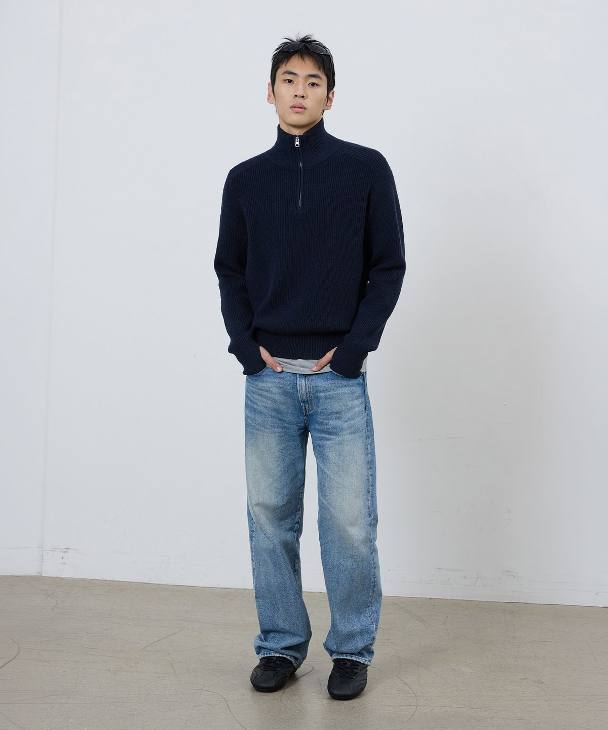 미치코런던 스포츠(MICHIKO LONDON SPORTS) 리브드 하이넥 하프집업 니트 다크 네이비