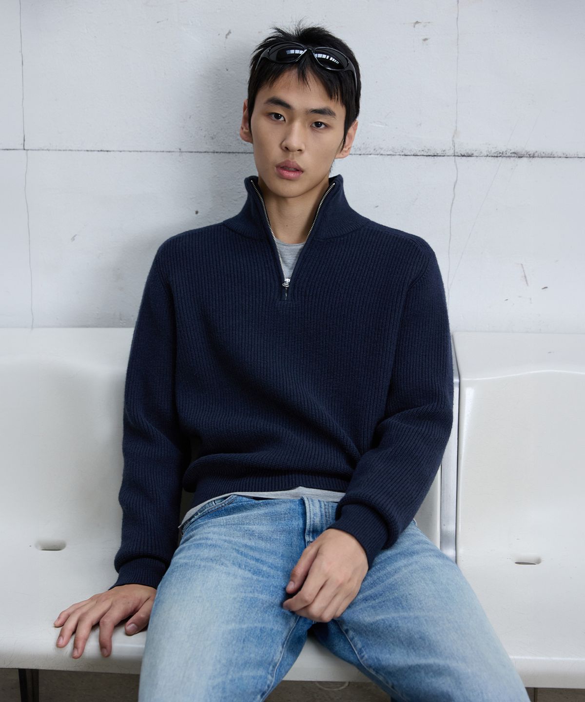 미치코런던 스포츠(MICHIKO LONDON SPORTS) 리브드 하이넥 하프집업 니트 다크 네이비