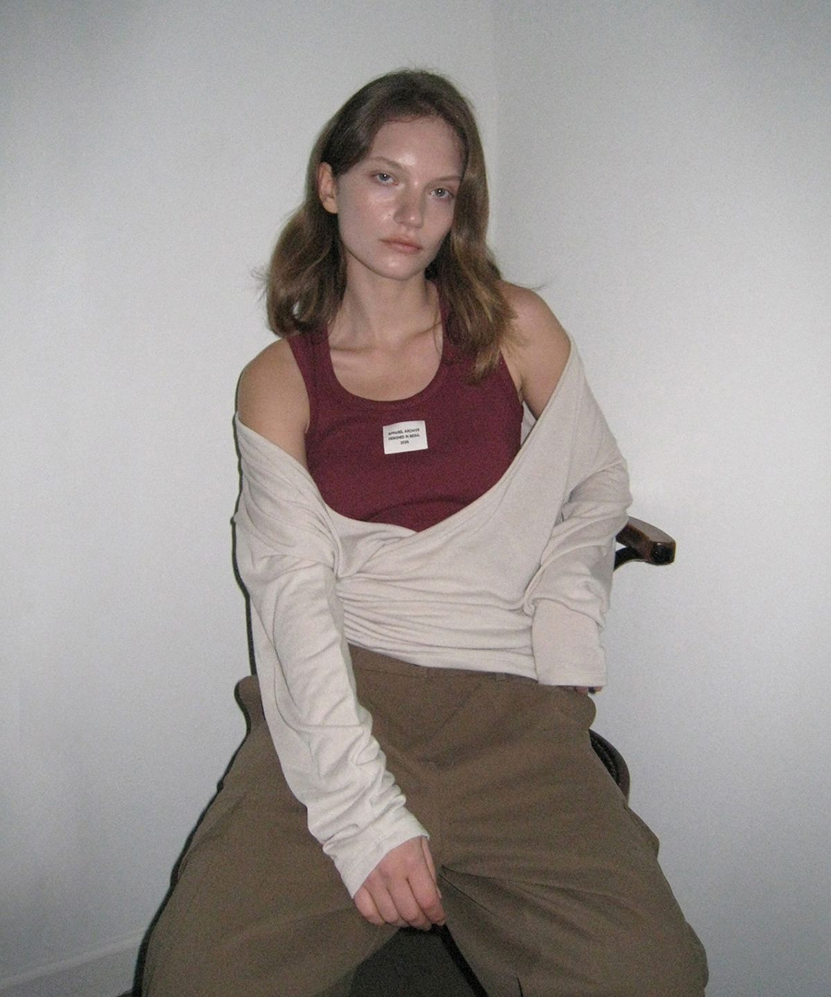 어패럴아카이브(APPAREL ARCHIVE) Odel wrap v-neck shirring tee - Beige