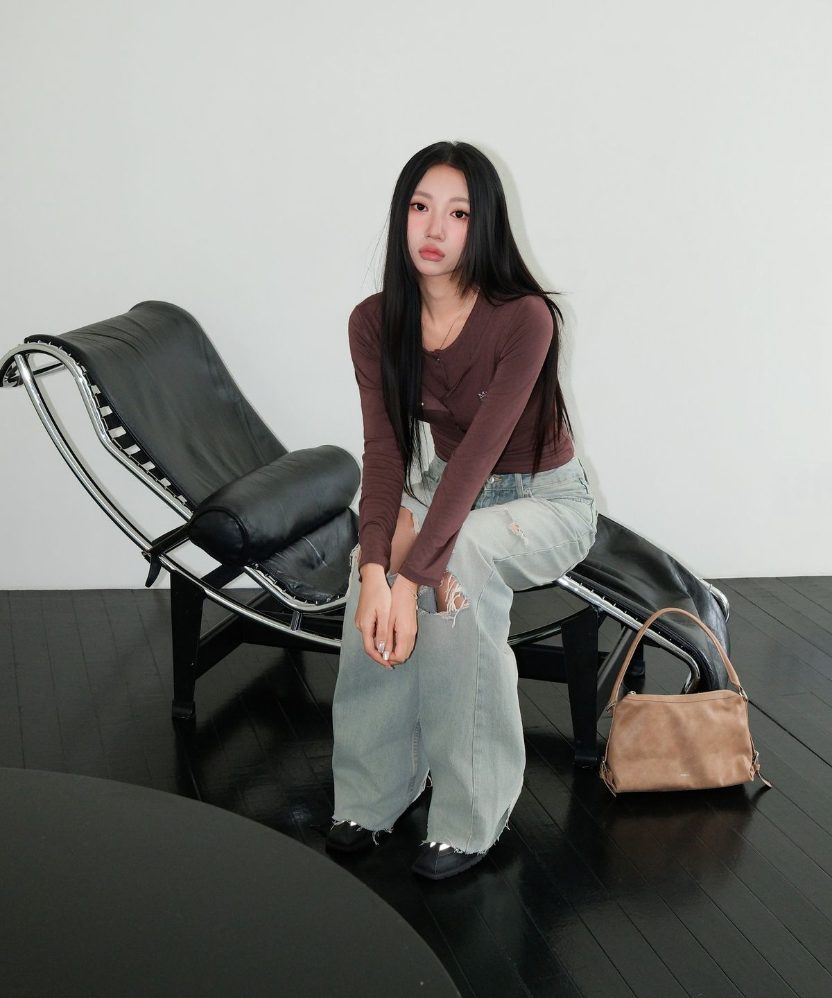 무아무아(MUAHMUAH) 레이어 헨리넥 긴팔 티셔츠 [브라운]