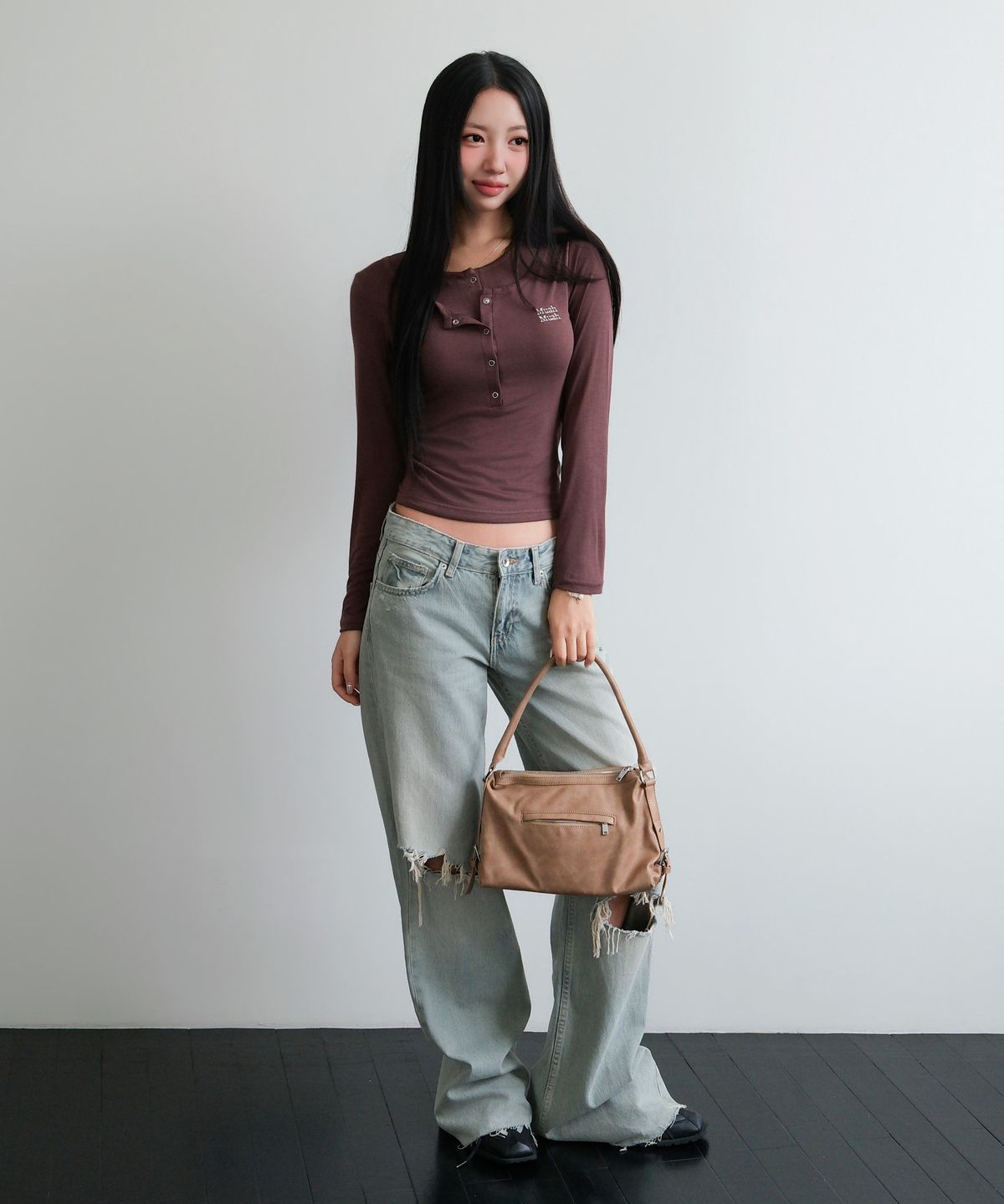 무아무아(MUAHMUAH) 레이어 헨리넥 긴팔 티셔츠 [브라운]