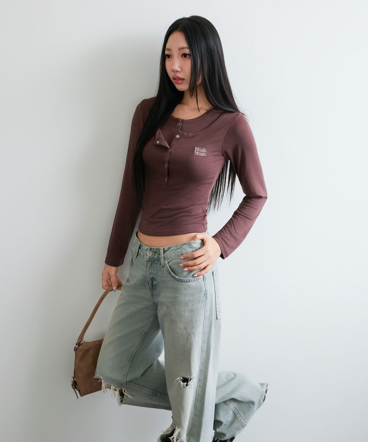 무아무아(MUAHMUAH) 레이어 헨리넥 긴팔 티셔츠 [브라운]